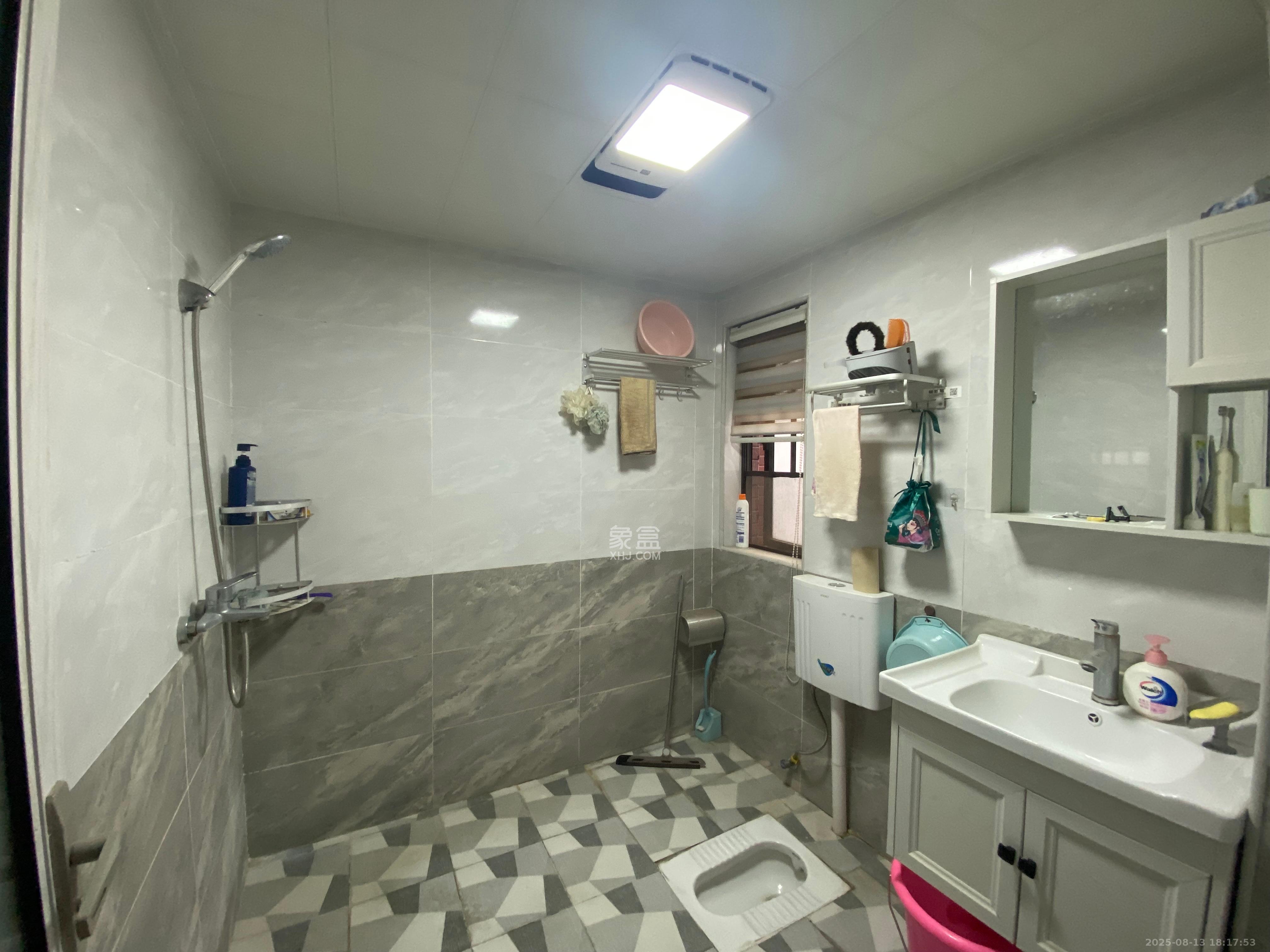 新城国际花都  3室2厅1卫    1650.0元/月 新城国际花都  3室2厅1卫    1650.0元/月室内图