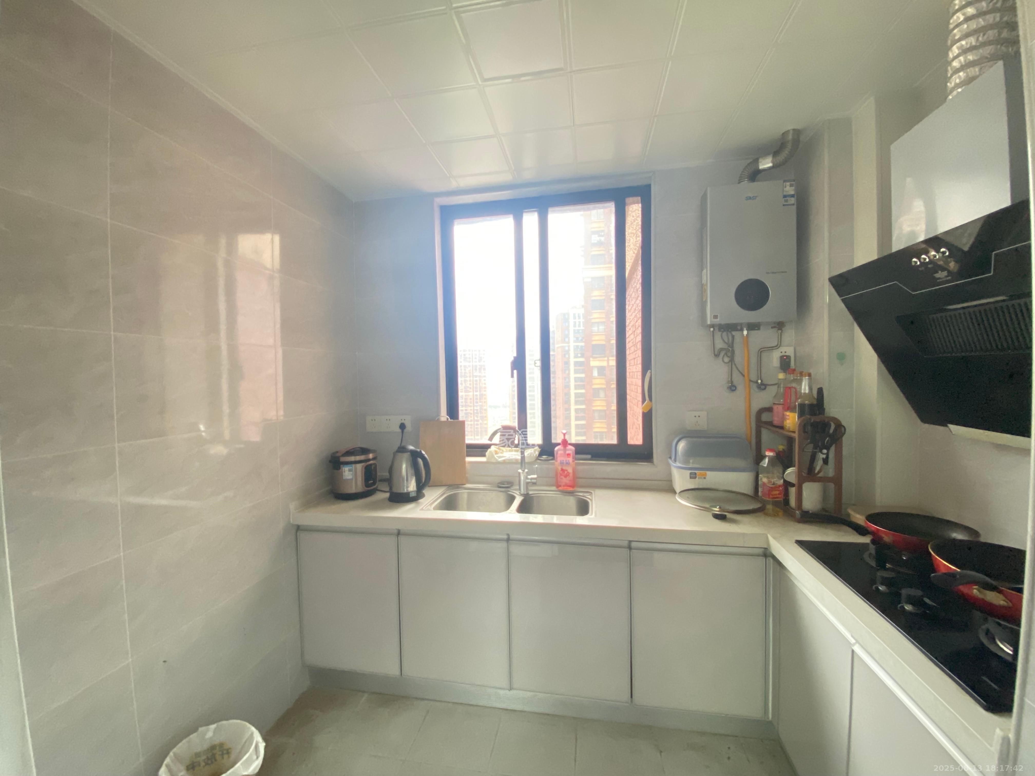 新城国际花都  3室2厅1卫    1650.0元/月 新城国际花都  3室2厅1卫    1650.0元/月室内图