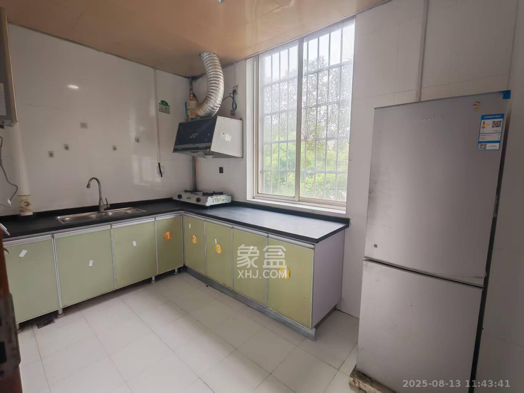 咸嘉新村悦峰园 3室2厅1卫 2400.0元/月 咸嘉新村悦峰园 3室2厅1卫 2400.0元/月室内图