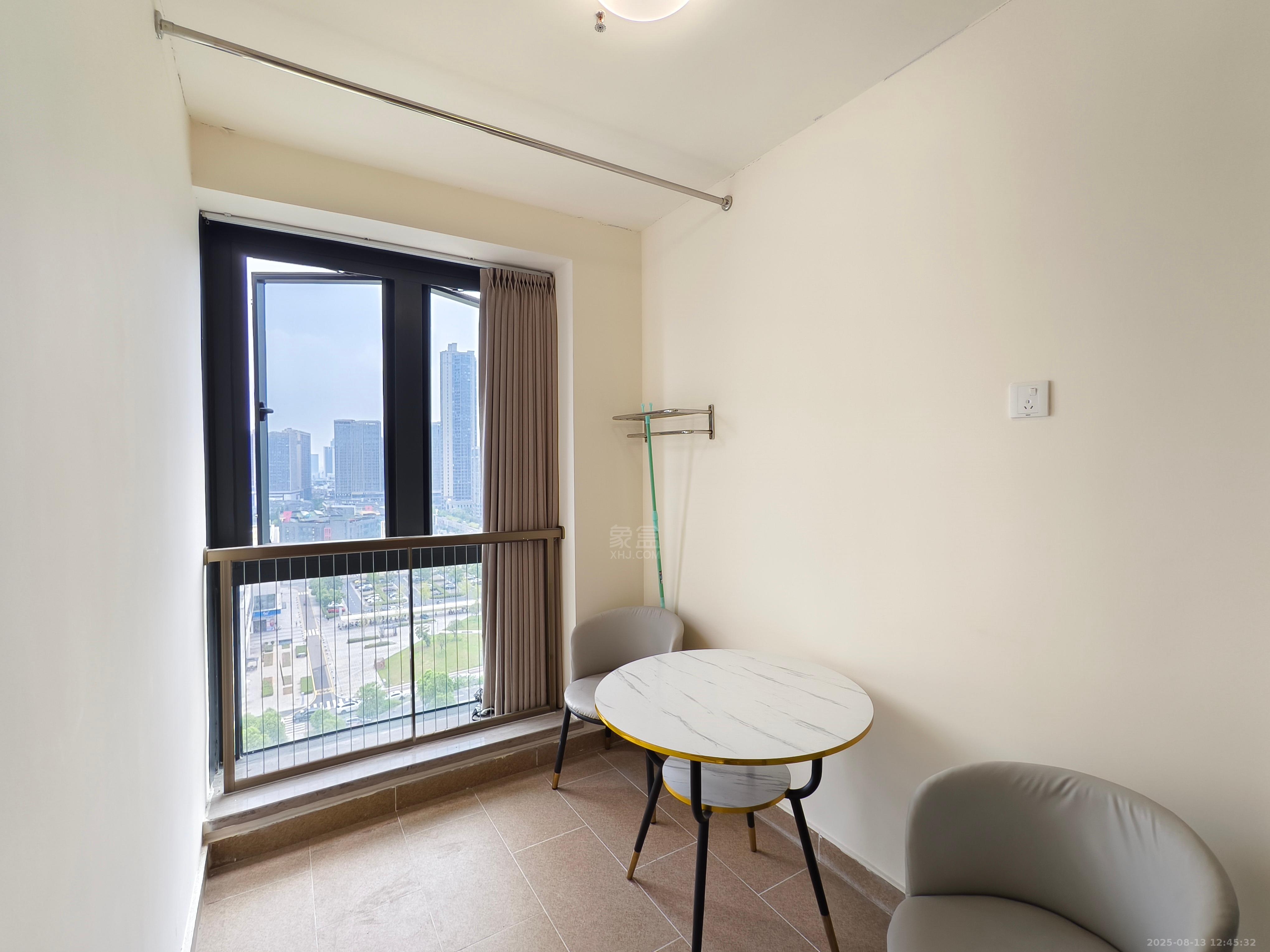 恒大华府 1室1厅1卫 1300.0元/月 恒大华府 1室1厅1卫 1300.0元/月室内图