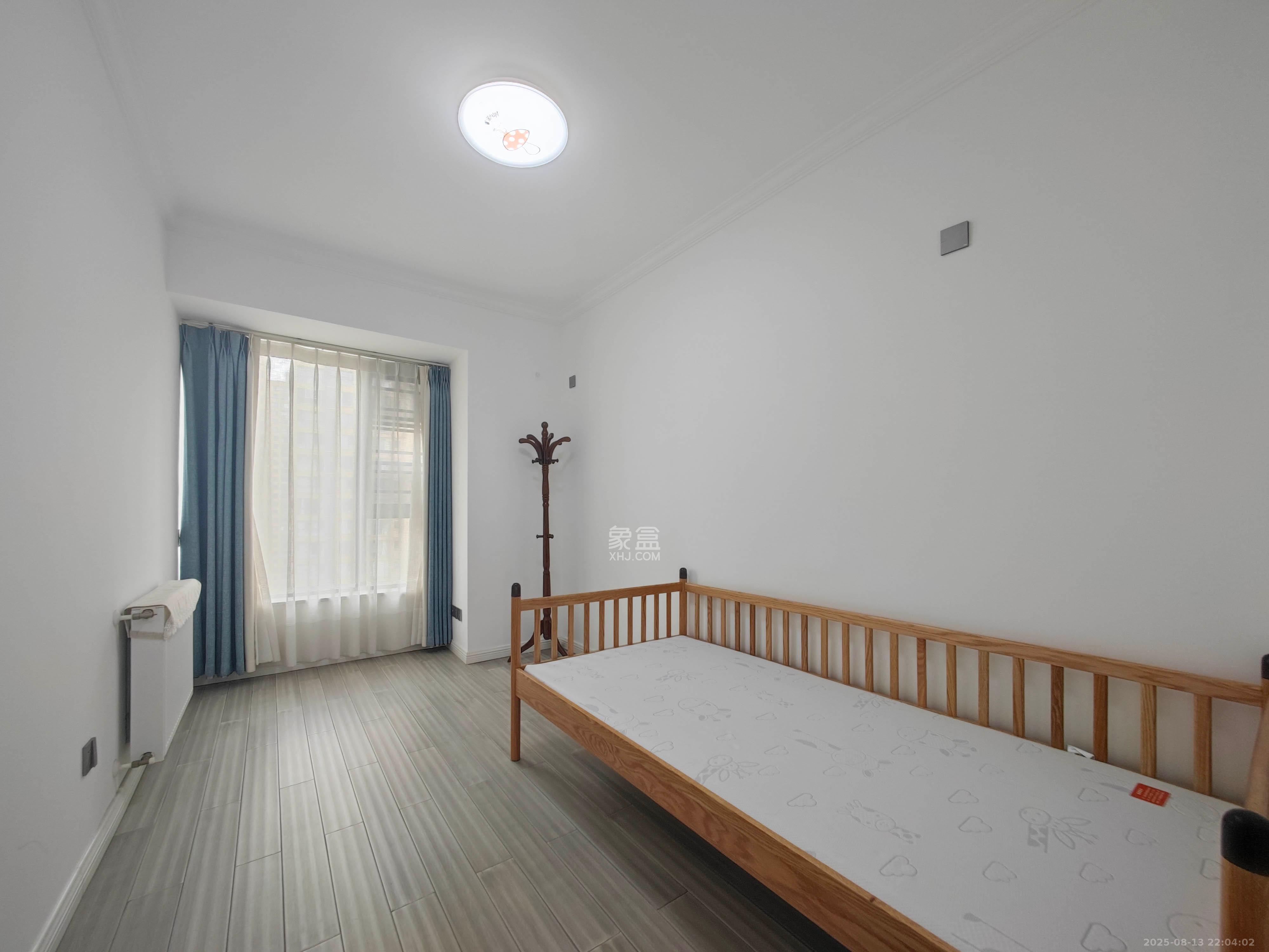 中建嘉和城  4室2厅2卫   125.00万卧室