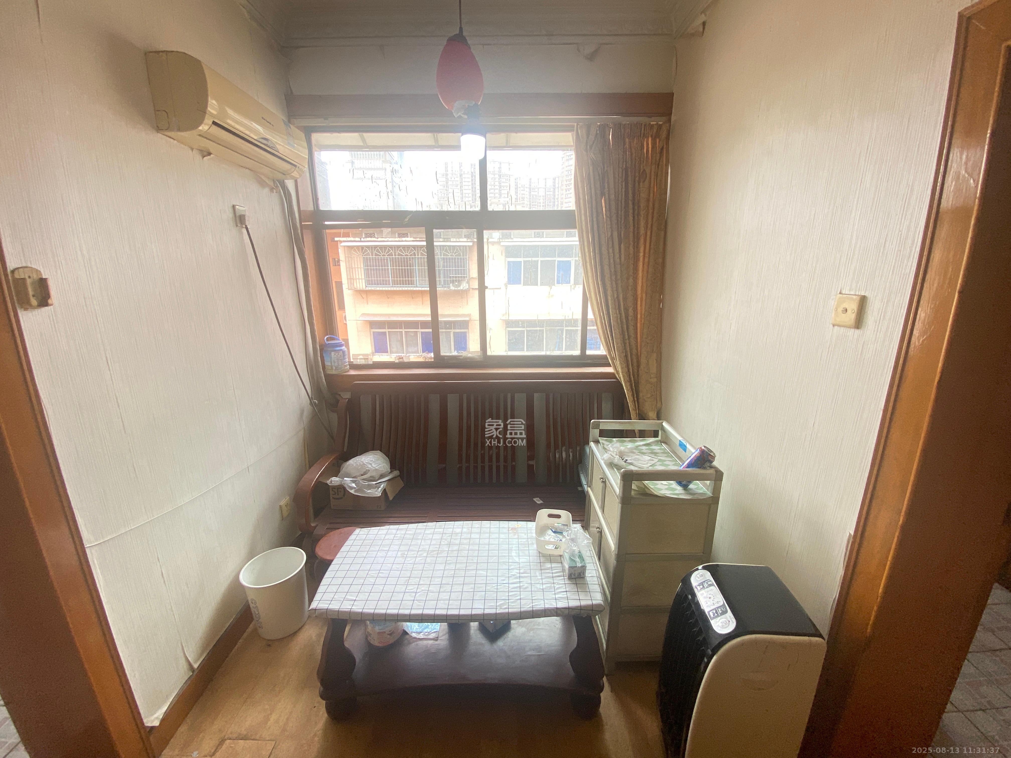 浦沅生活一区 2室2厅1卫 1200.0元/月 浦沅生活一区 2室2厅1卫 1200.0元/月室内图