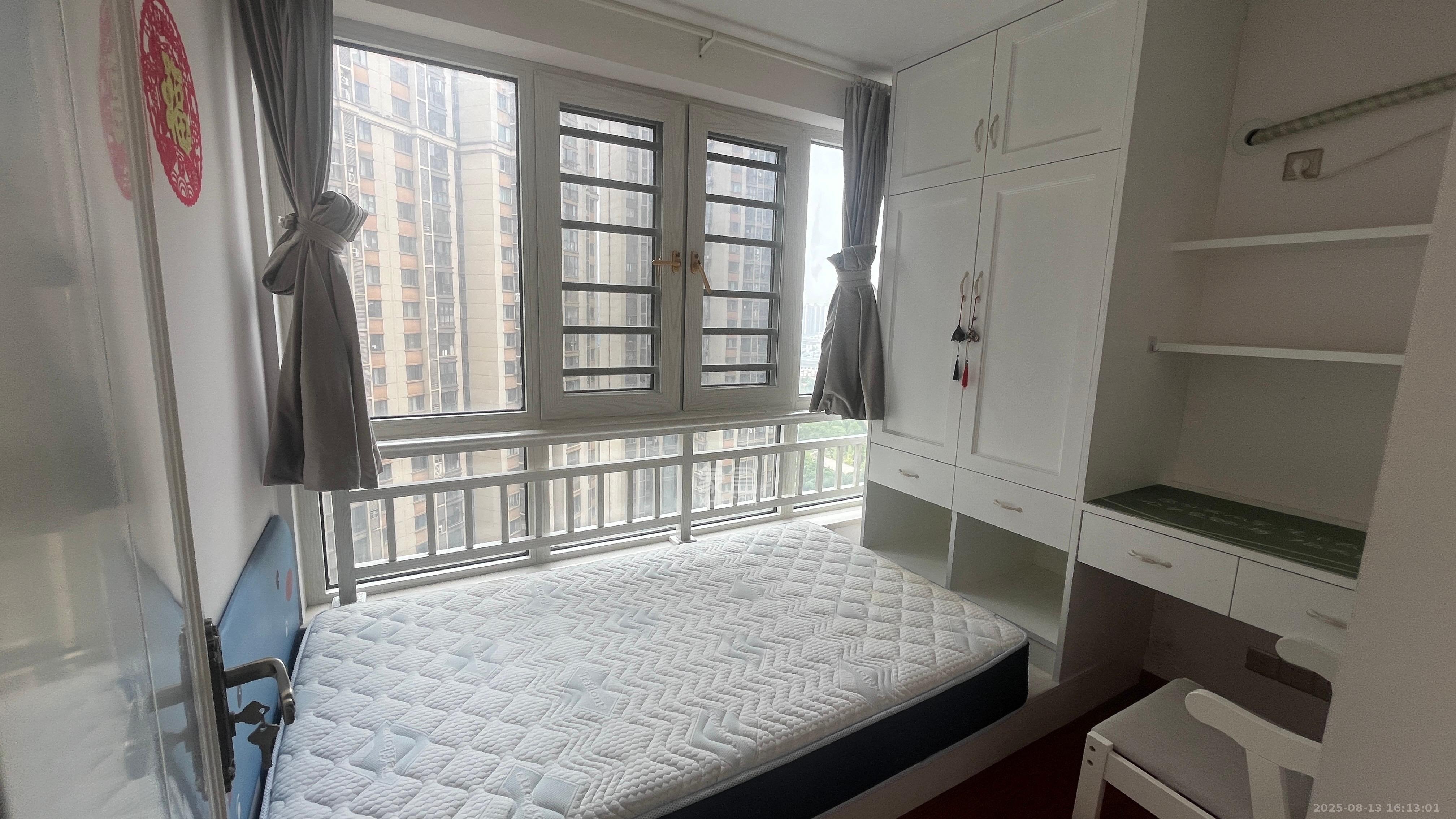 和泓梅溪四季 3室2厅1卫 3500.0元/月 和泓梅溪四季 3室2厅1卫 3500.0元/月室内图