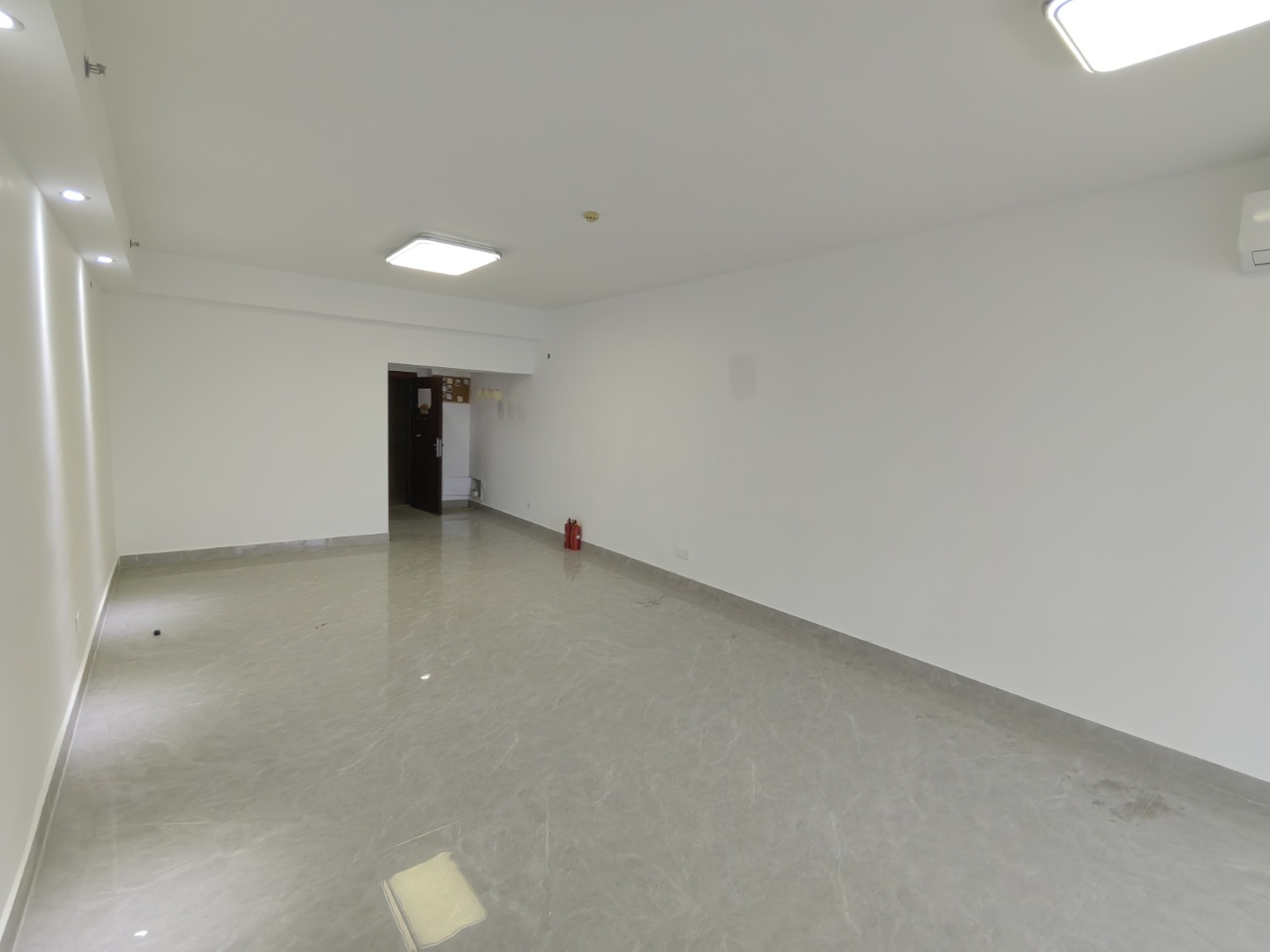 望海国际广场 1室1厅1卫 1600.0元/月 望海国际广场 1室1厅1卫 1600.0元/月室内图