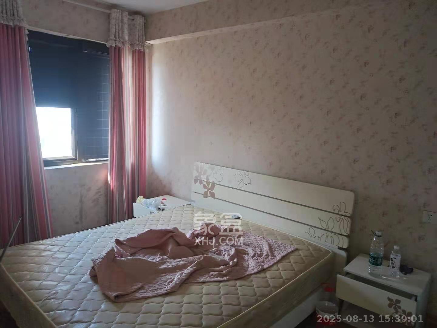 上东辛顿公寓  3室2厅2卫   2800.00元/月室内图