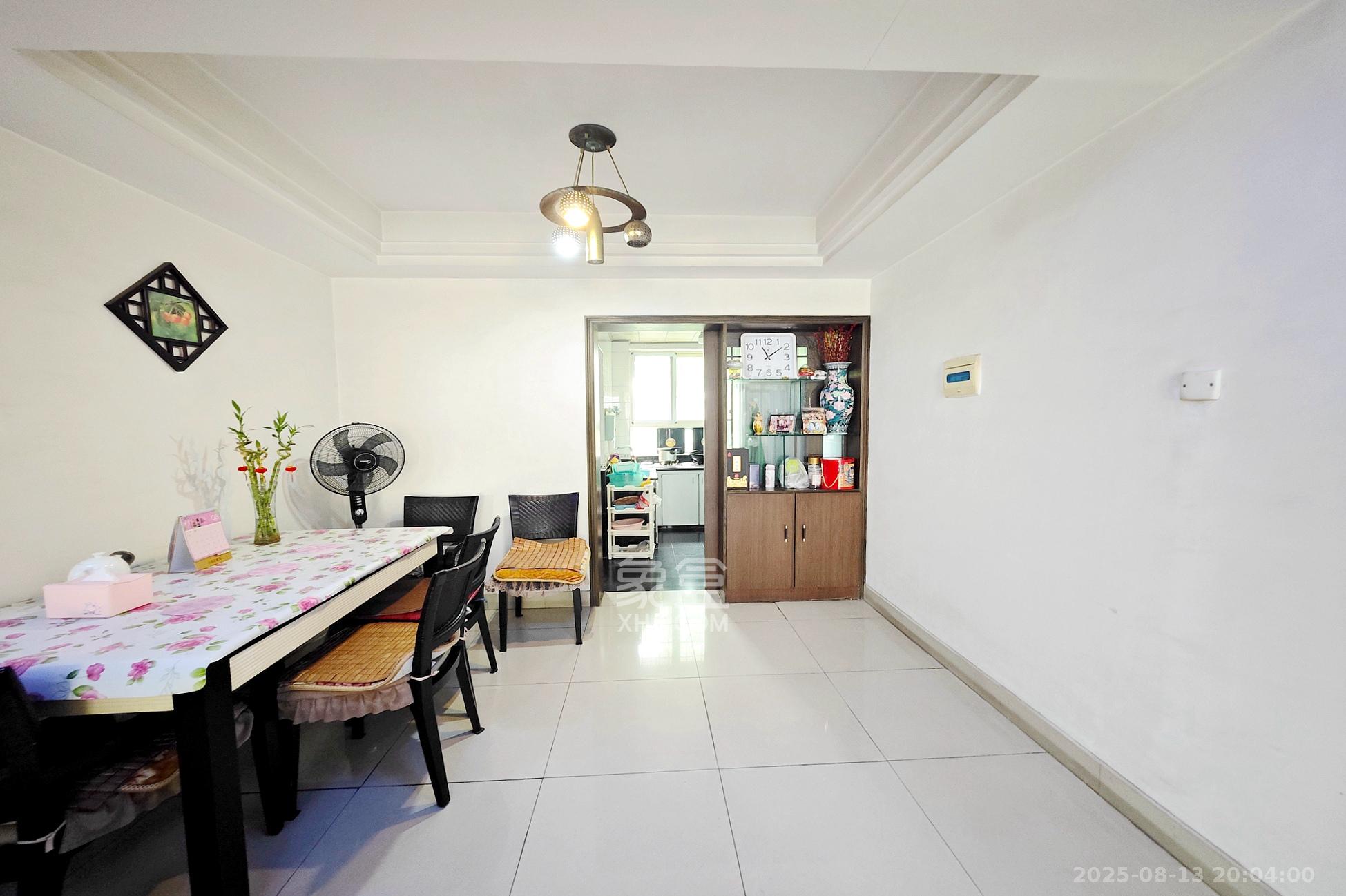 怡景民居 2室2厅1卫 49.5万 怡景民居 2室2厅1卫 49.5万客厅