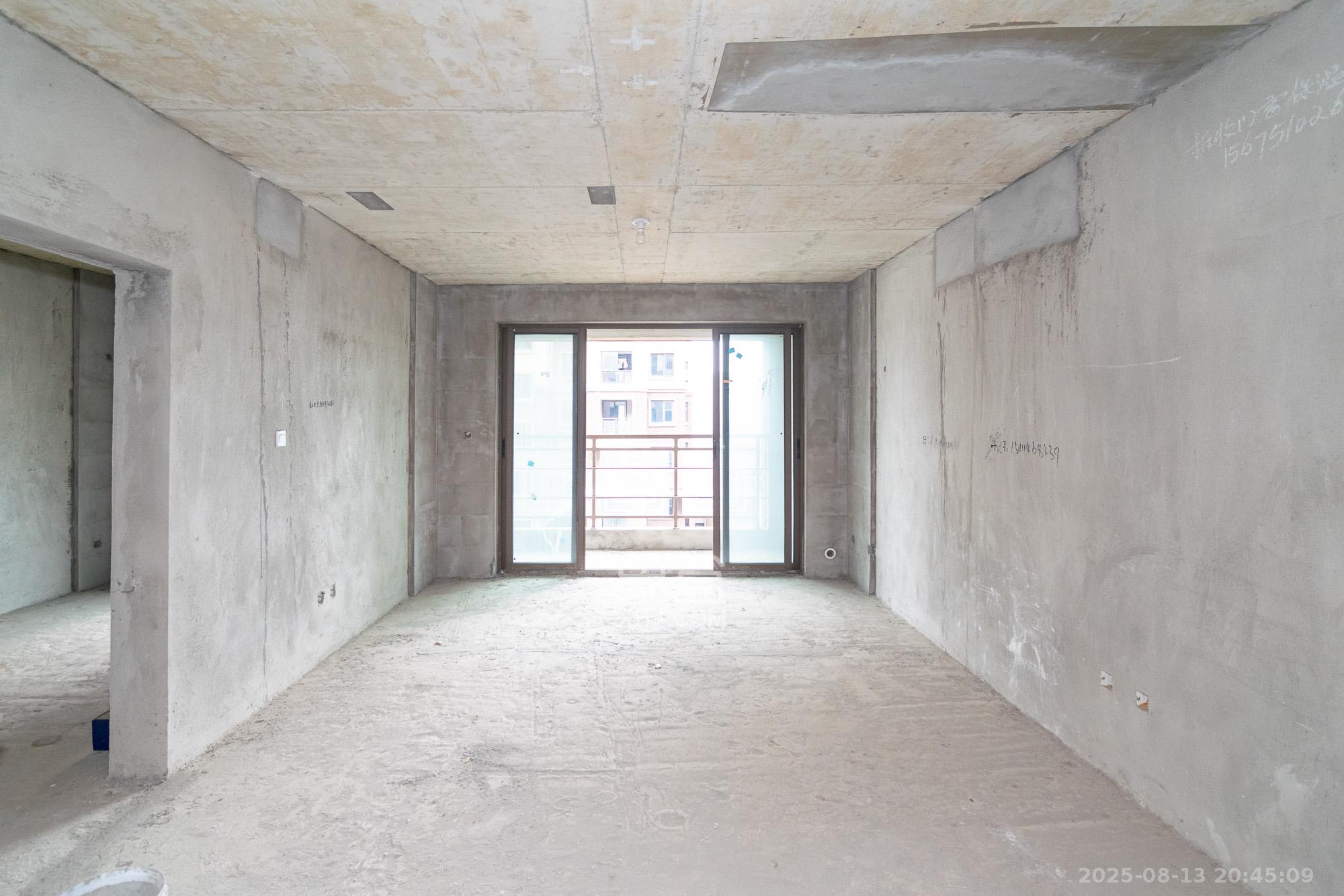 大汉汉园  5室2厅2卫    99.8万 大汉汉园  5室2厅2卫    99.8万客厅