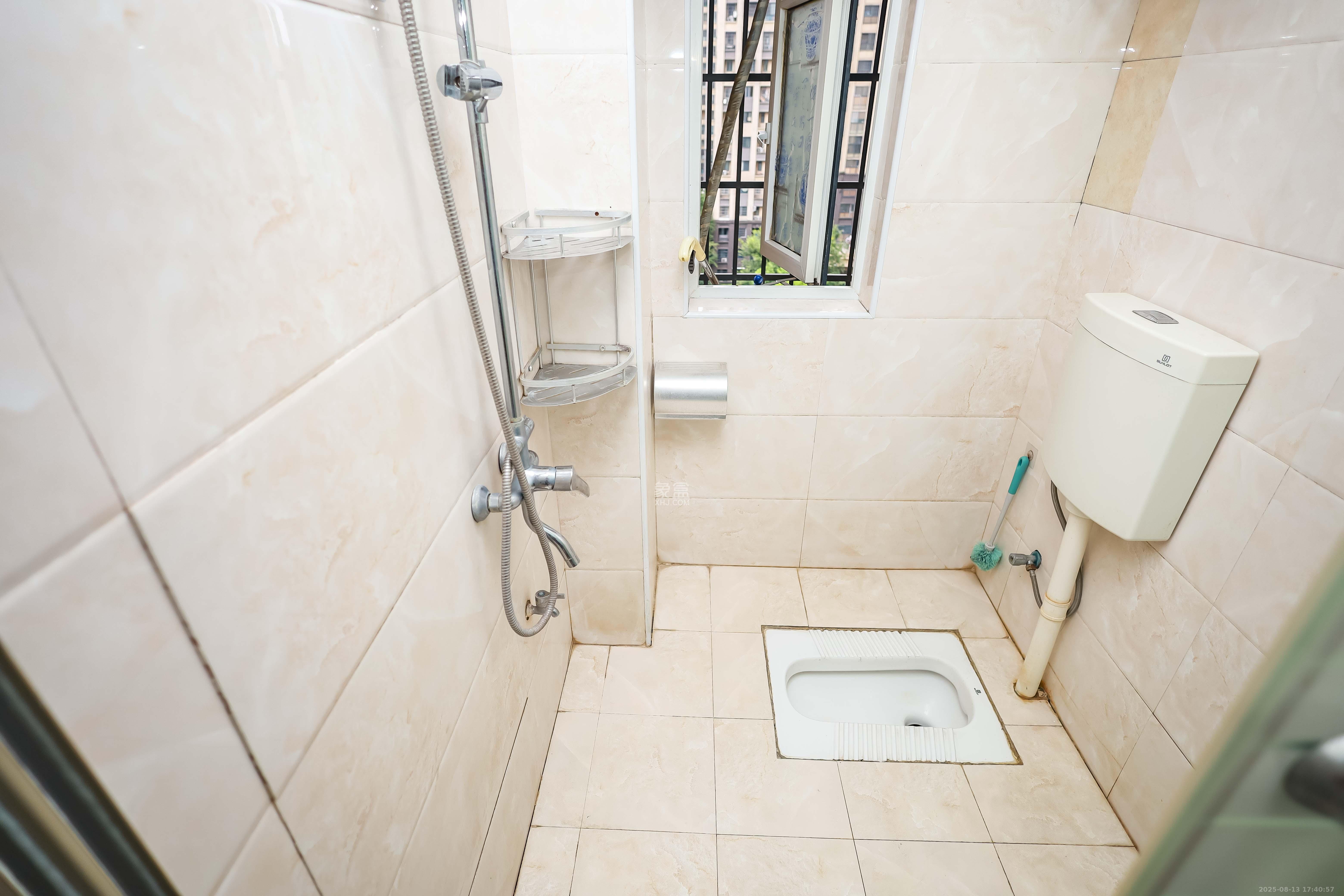 天麓尚层 3室2厅2卫 80.0万 天麓尚层 3室2厅2卫 80.0万卫生间