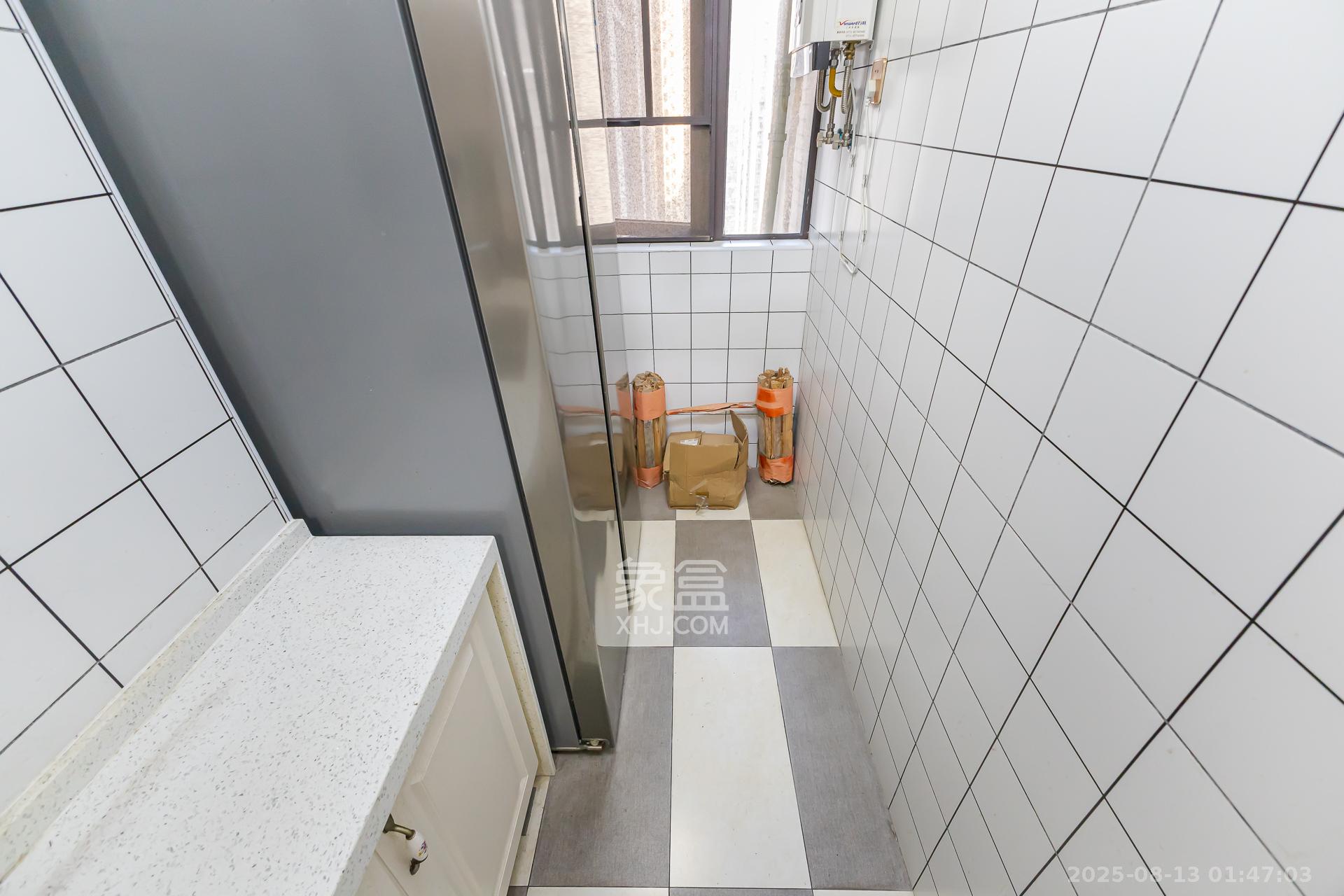 时代倾城三期 2室2厅1卫 70.0万 时代倾城三期 2室2厅1卫 70.0万阳台