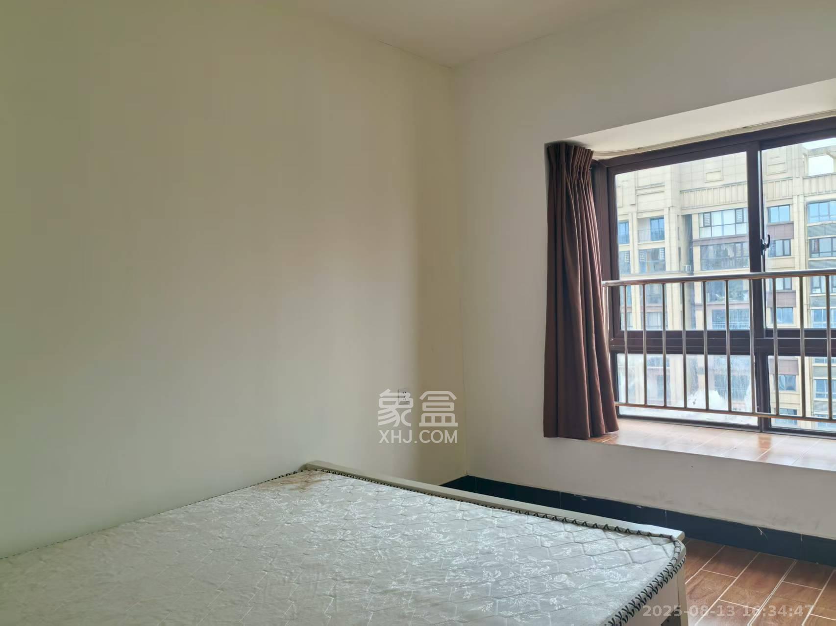 东方美地  4室2厅2卫   3200.00元/月室内图