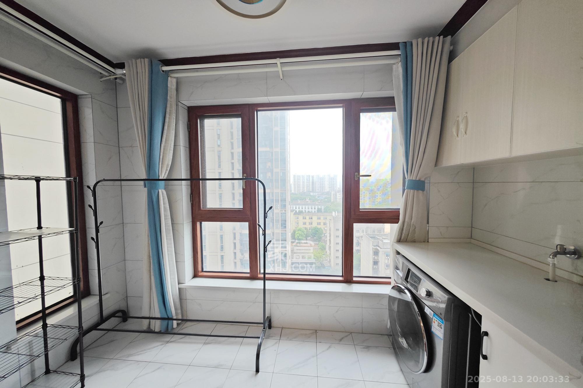 建发中央悦府  4室2厅2卫    188.0万 建发中央悦府  4室2厅2卫    188.0万阳台