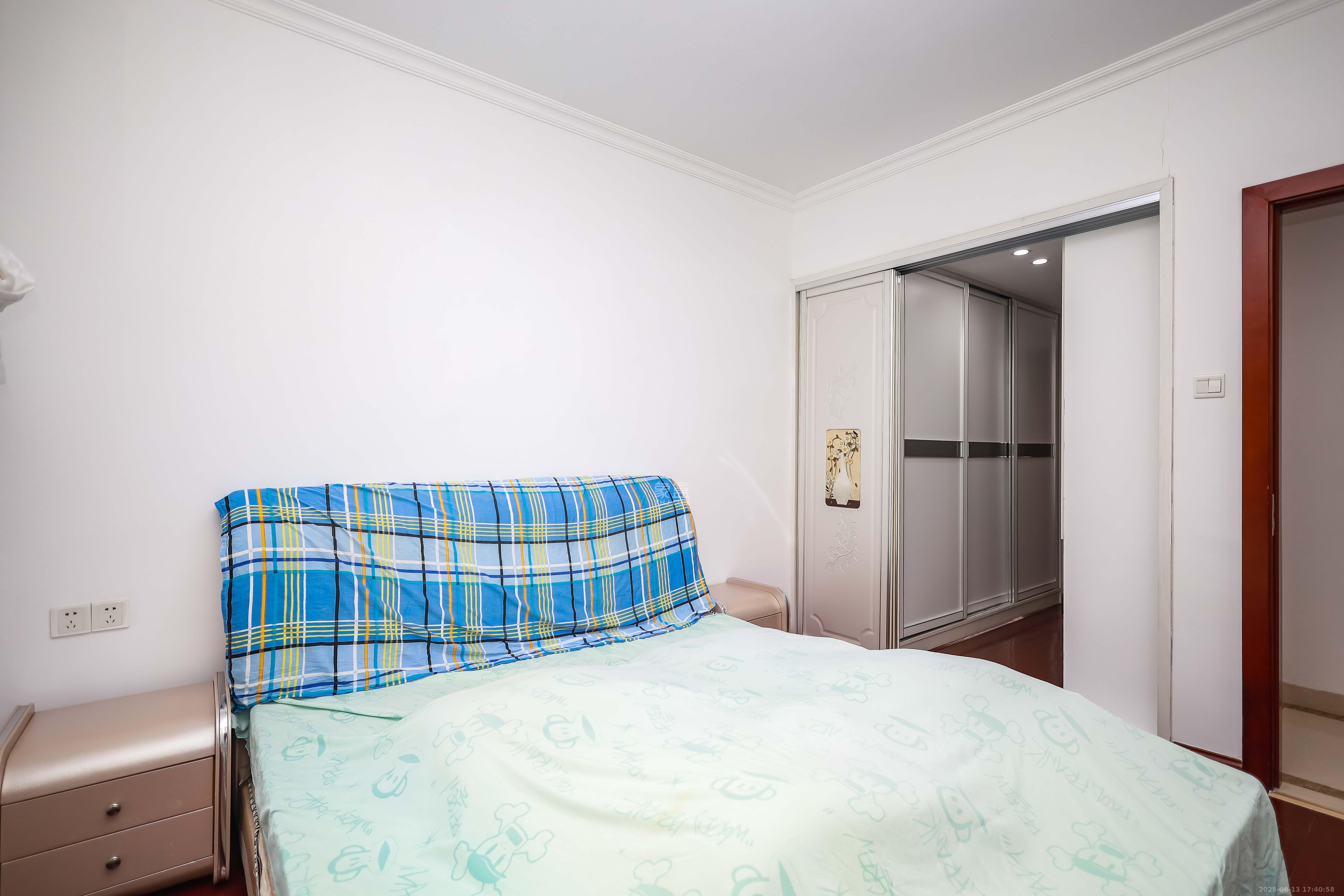 天麓尚层 3室2厅2卫 80.0万 天麓尚层 3室2厅2卫 80.0万卧室