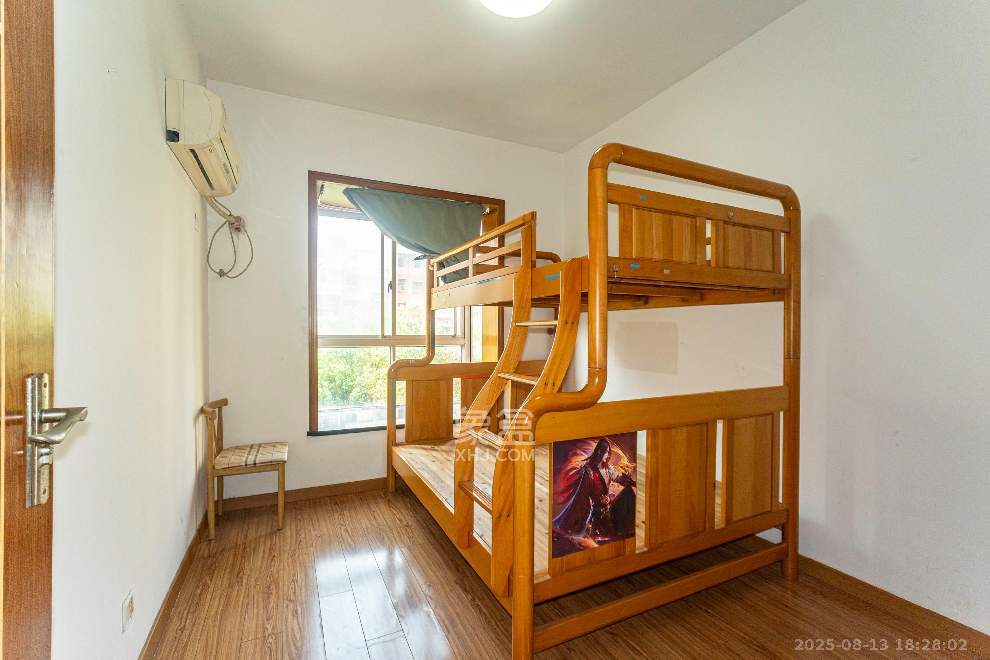 四季星城  3室1厅1卫    56.8万 四季星城  3室1厅1卫    56.8万卧室