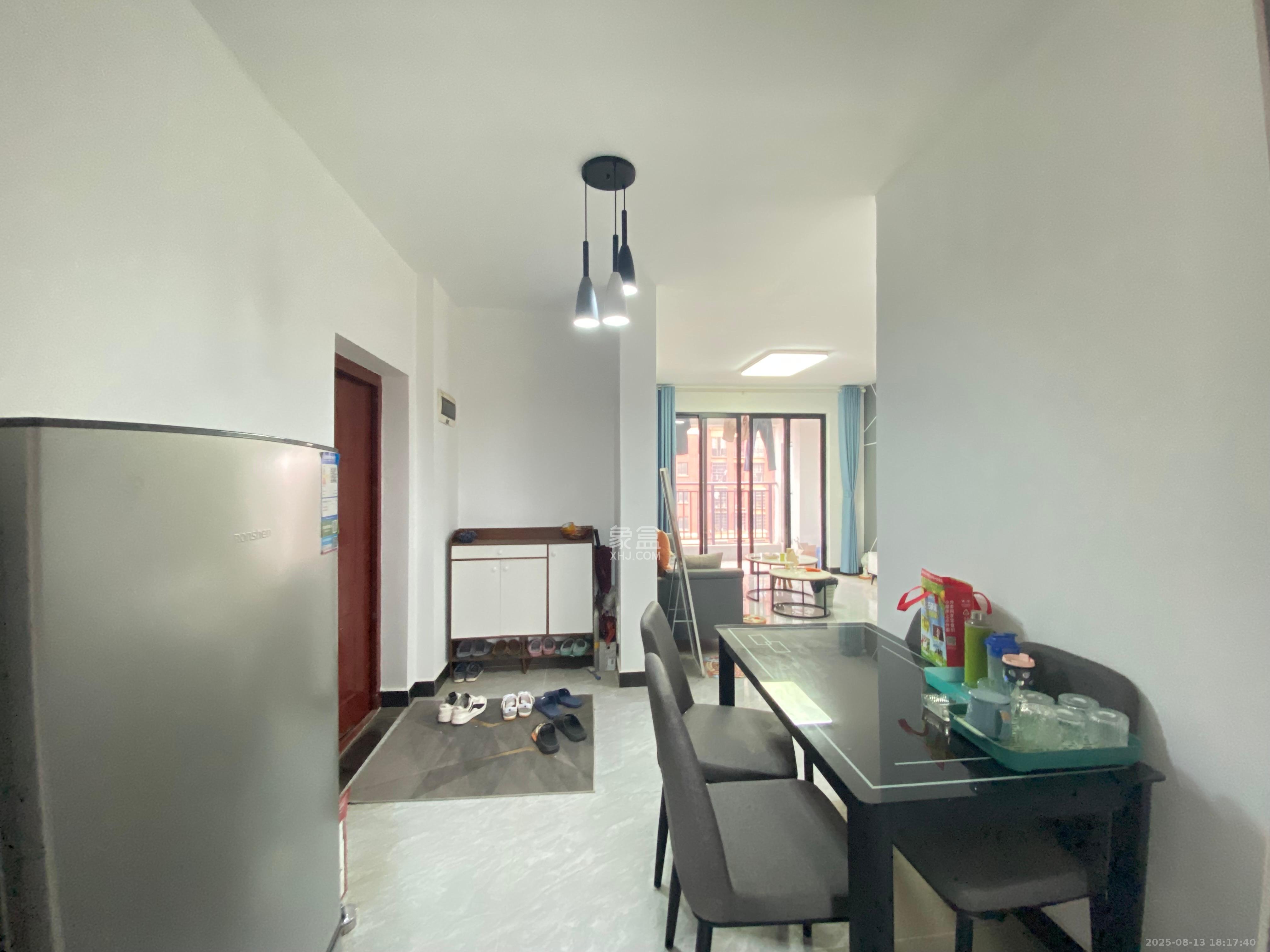 新城国际花都  3室2厅1卫    1650.0元/月 新城国际花都  3室2厅1卫    1650.0元/月室内图