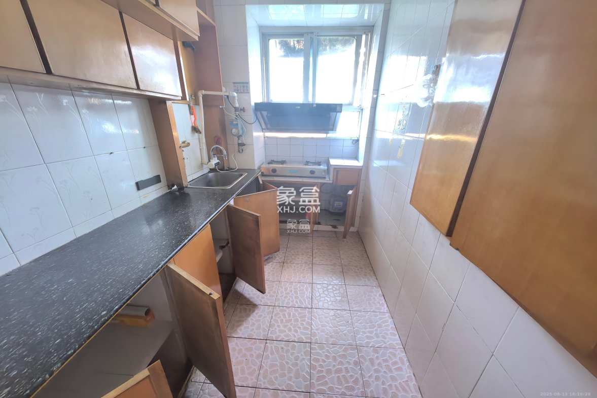 交通技校宿舍  1室1厅1卫    3000.0元/月 交通技校宿舍  1室1厅1卫    3000.0元/月室内图