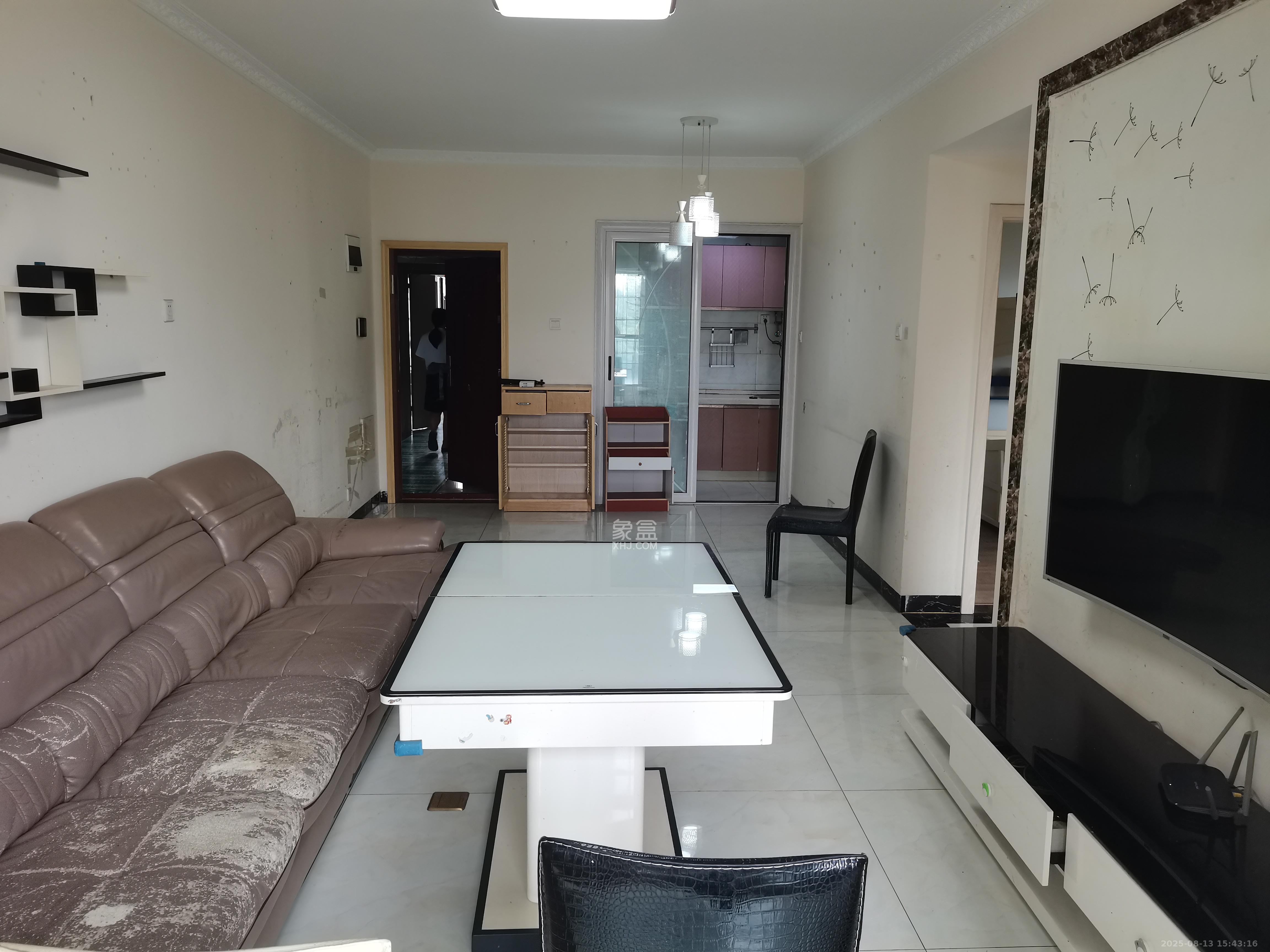 天麓尚层  2室2厅1卫    2000.0元/月室内图