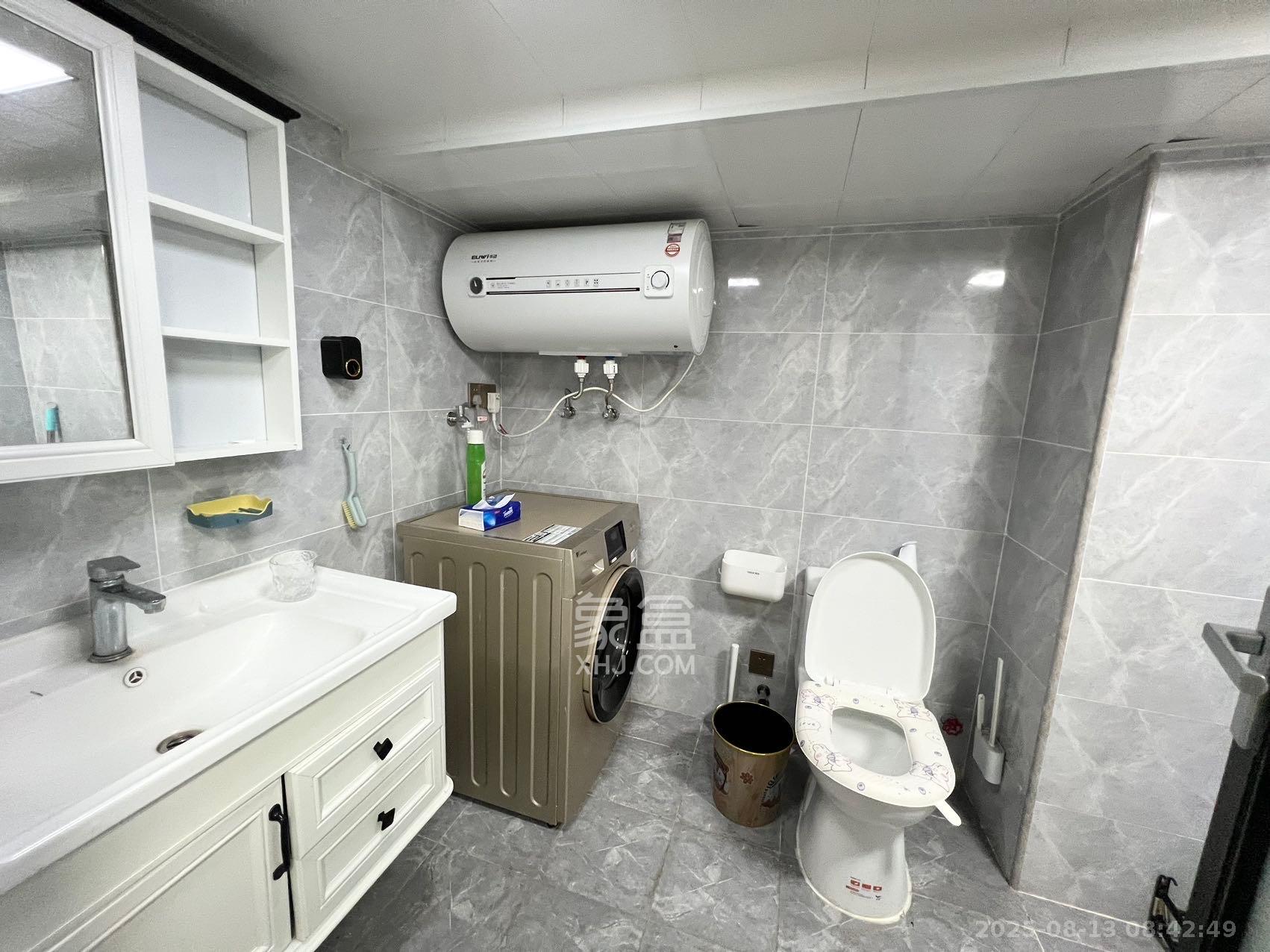 中交广场公寓  1室1厅1卫    2200.0元/月 中交广场公寓  1室1厅1卫    2200.0元/月室内图