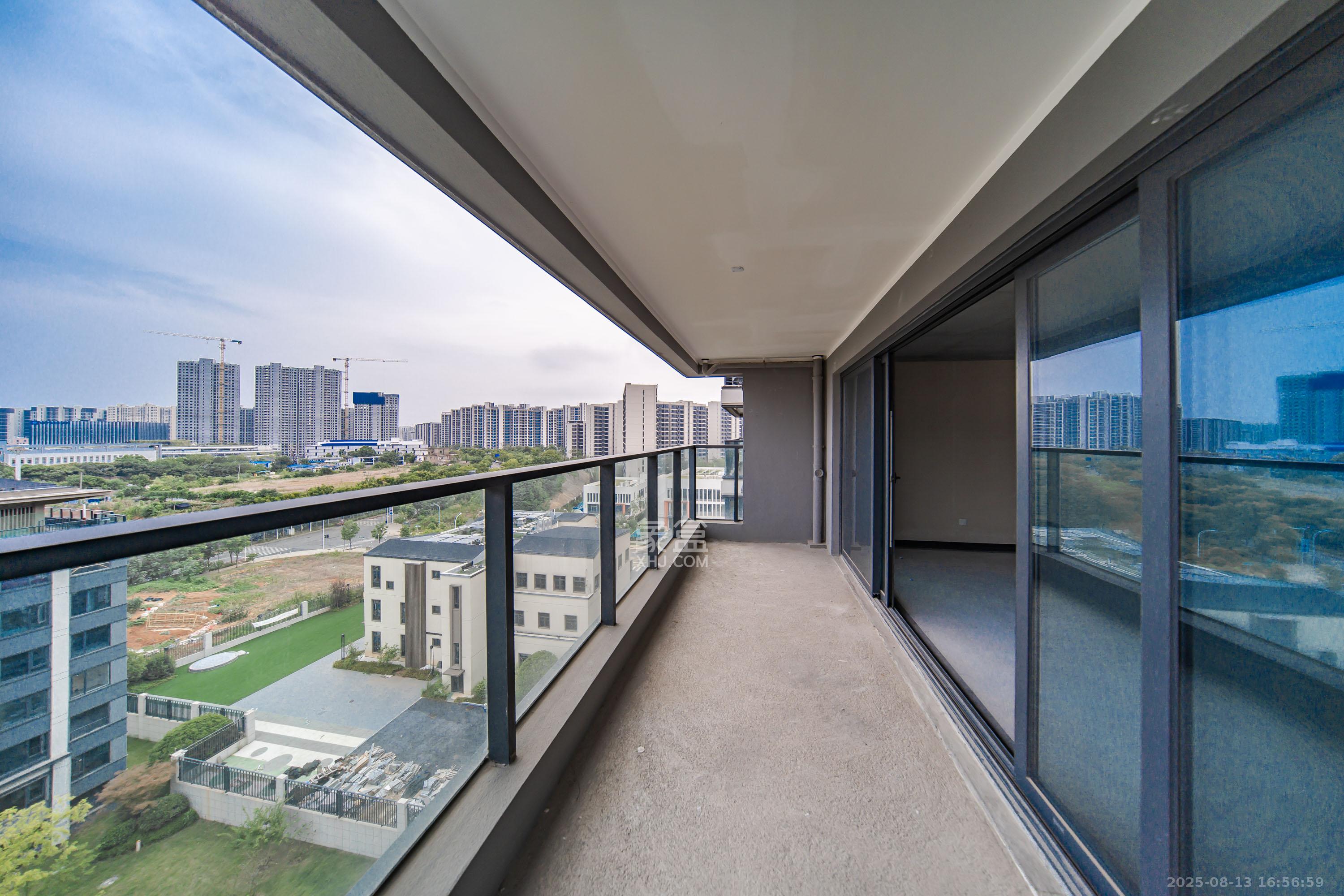 华润置地润樾府  4室2厅2卫    209.0万 华润置地润樾府  4室2厅2卫    209.0万阳台