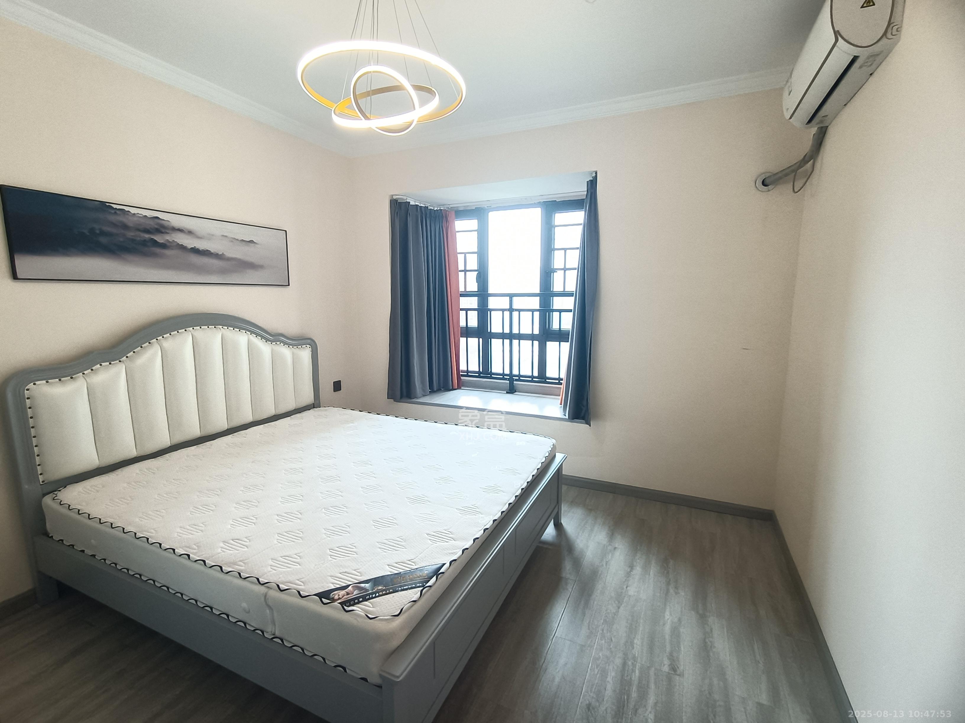 山语城三期  3室2厅2卫    2300.0元/月室内图