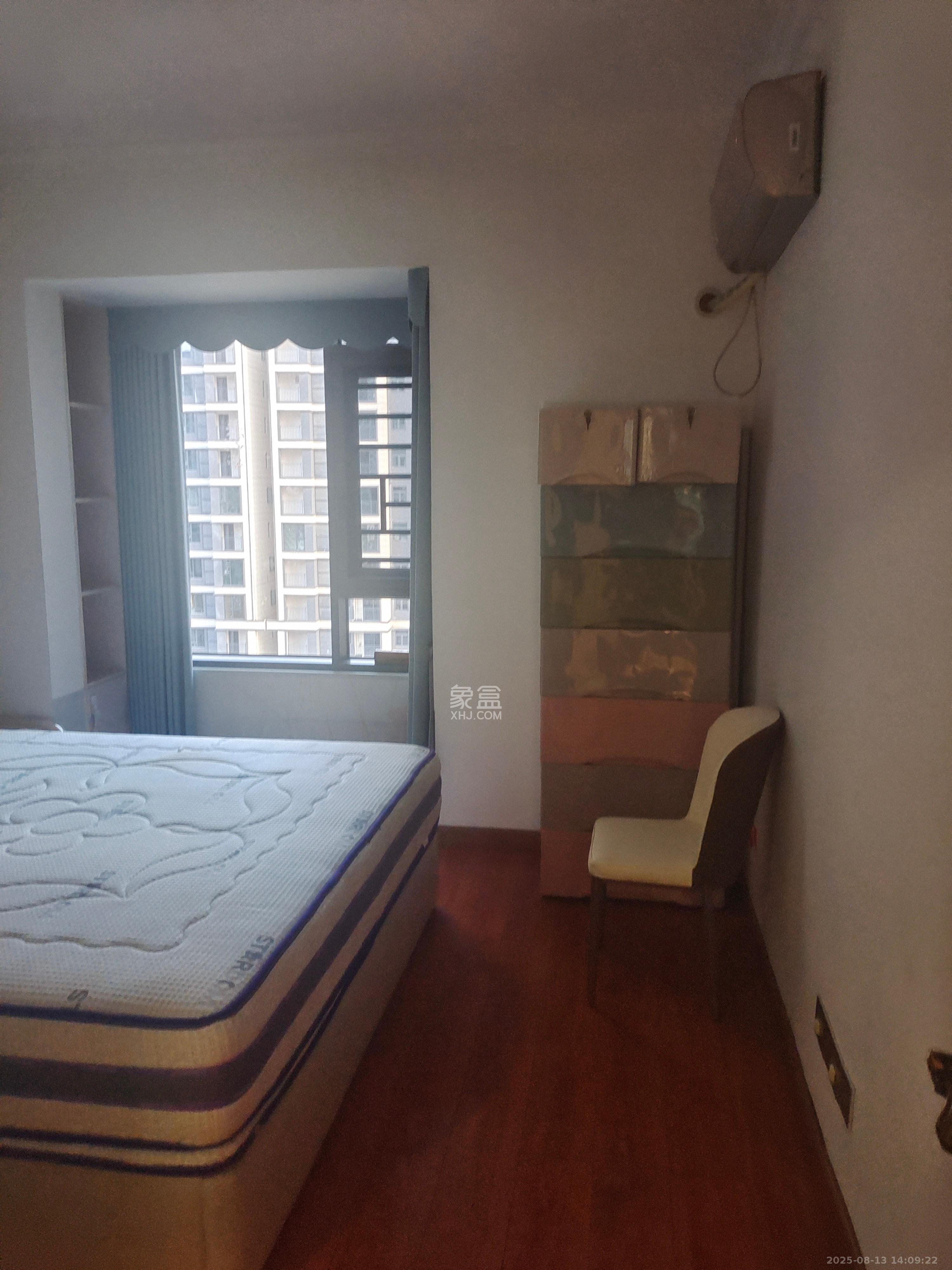 滨江一号(丰泰花园) 3室2厅2卫 2900.0元/月 滨江一号(丰泰花园) 3室2厅2卫 2900.0元/月室内图