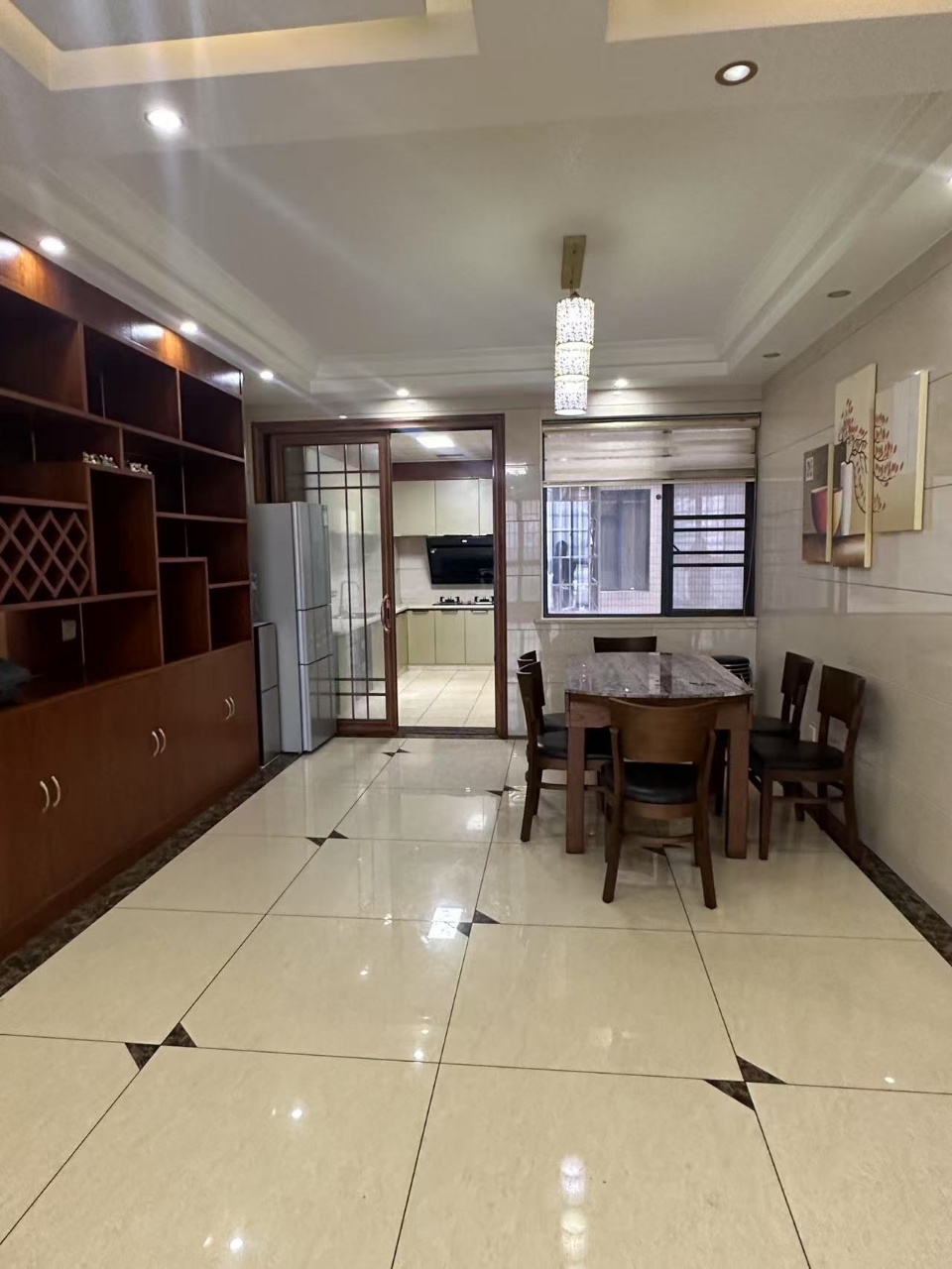 汇通国际  4室2厅2卫    62.8万 汇通国际  4室2厅2卫    62.8万客厅