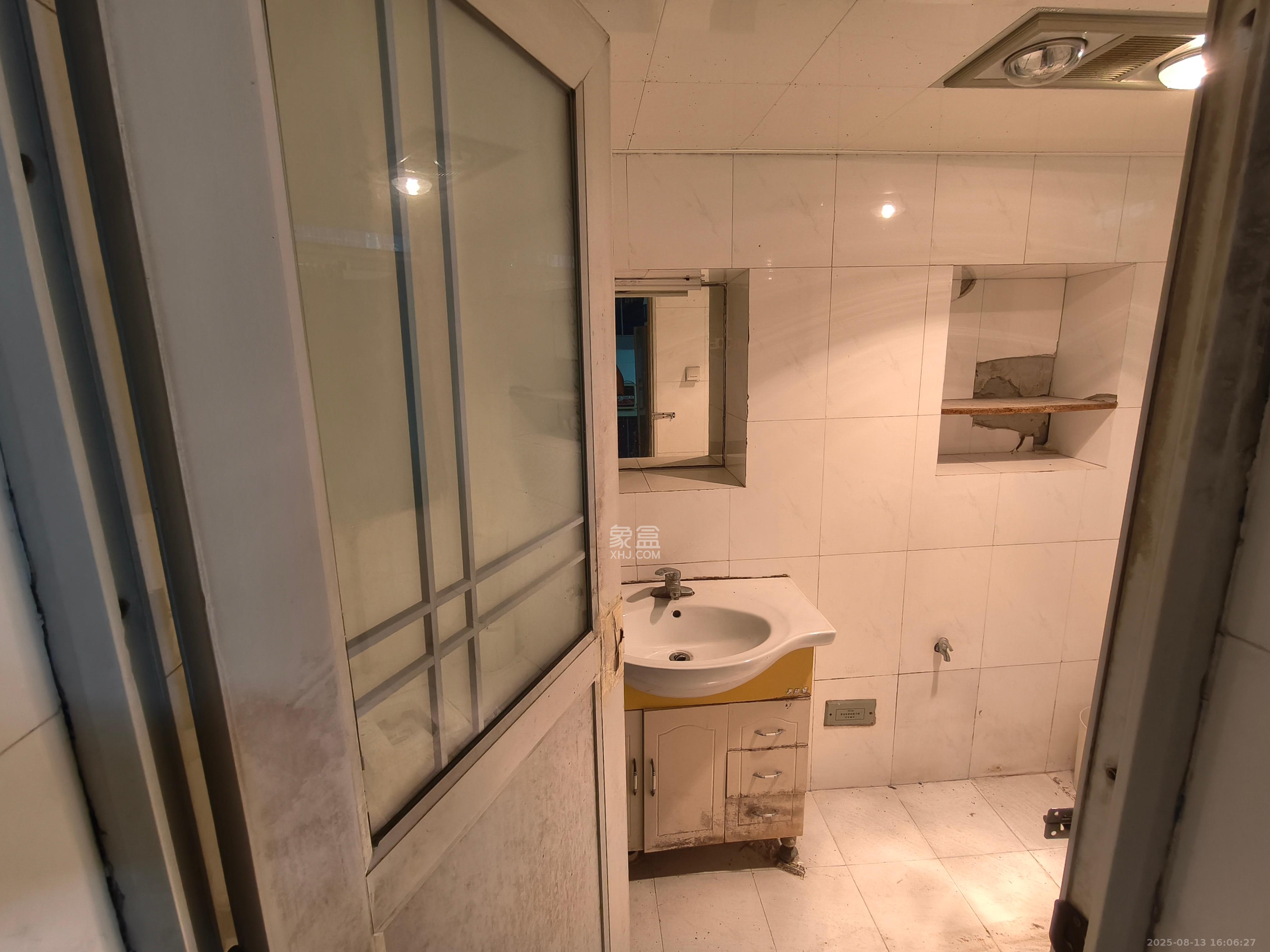 水泵厂宿舍  2室1厅1卫    1600.0元/月 水泵厂宿舍  2室1厅1卫    1600.0元/月室内图