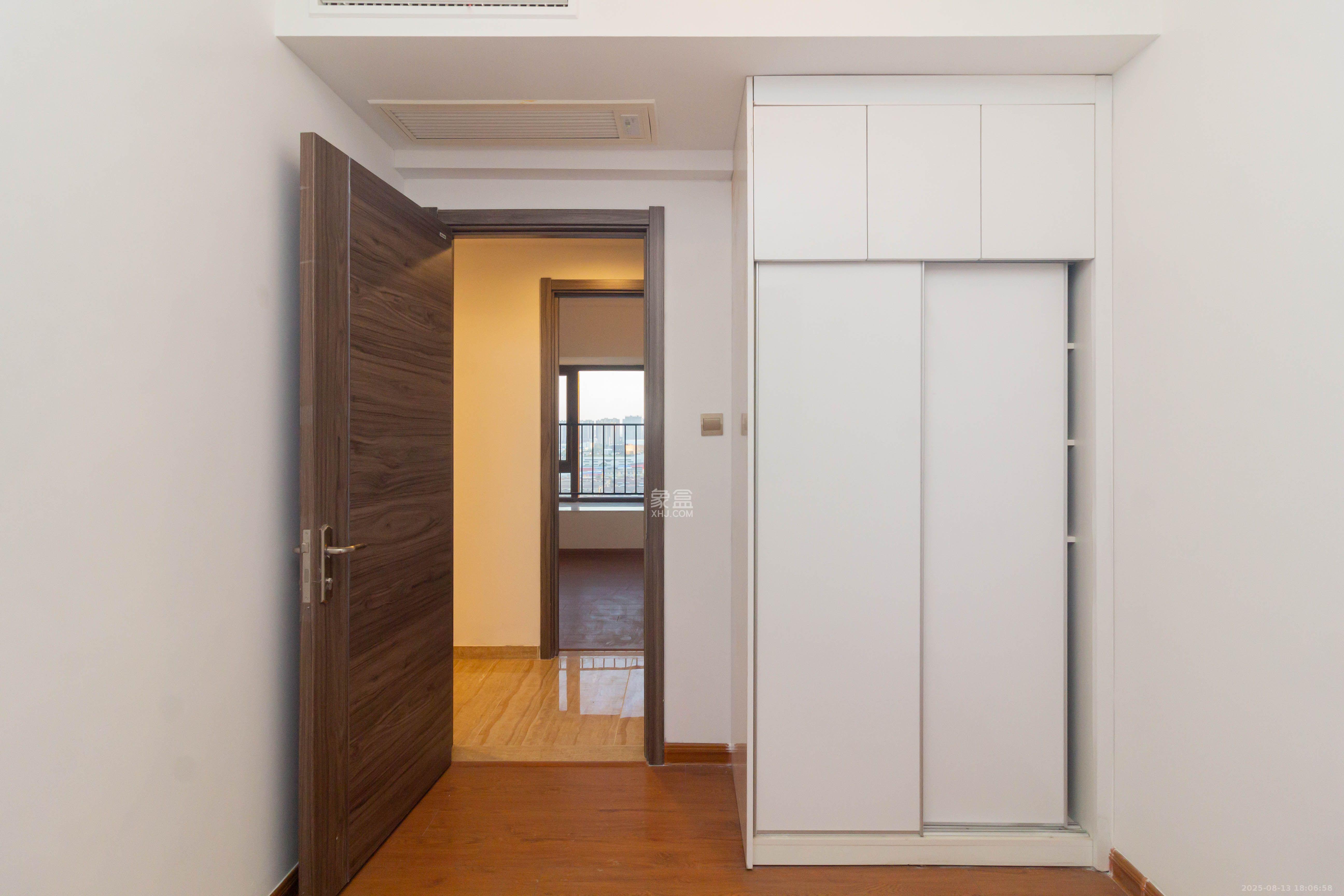 碧桂园星城首府 3室2厅2卫 2400.00元/月 碧桂园星城首府 3室2厅2卫 2400.00元/月室内图