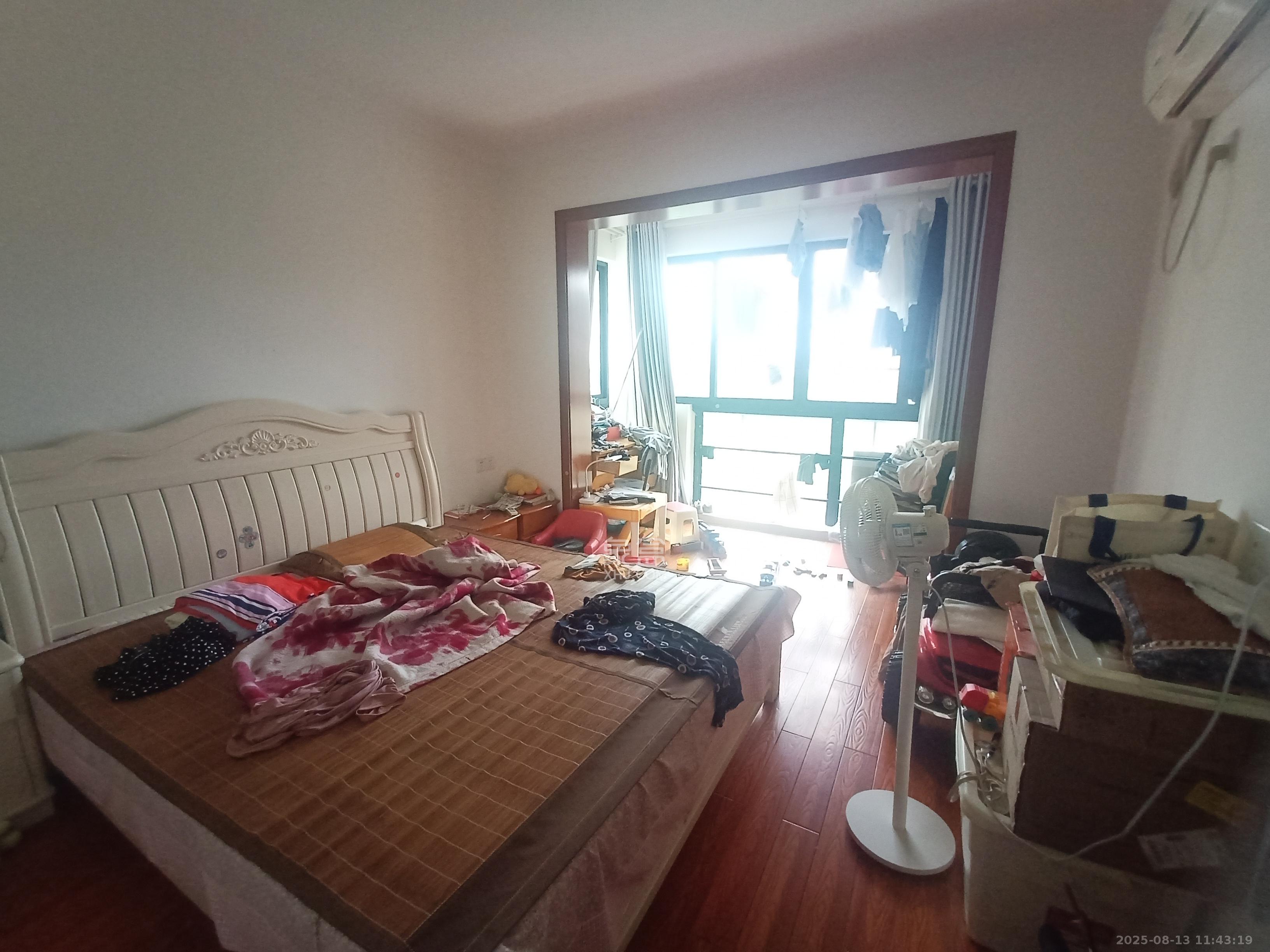 岳鞍阁小区 3室2厅2卫 2400.0元/月 岳鞍阁小区 3室2厅2卫 2400.0元/月室内图