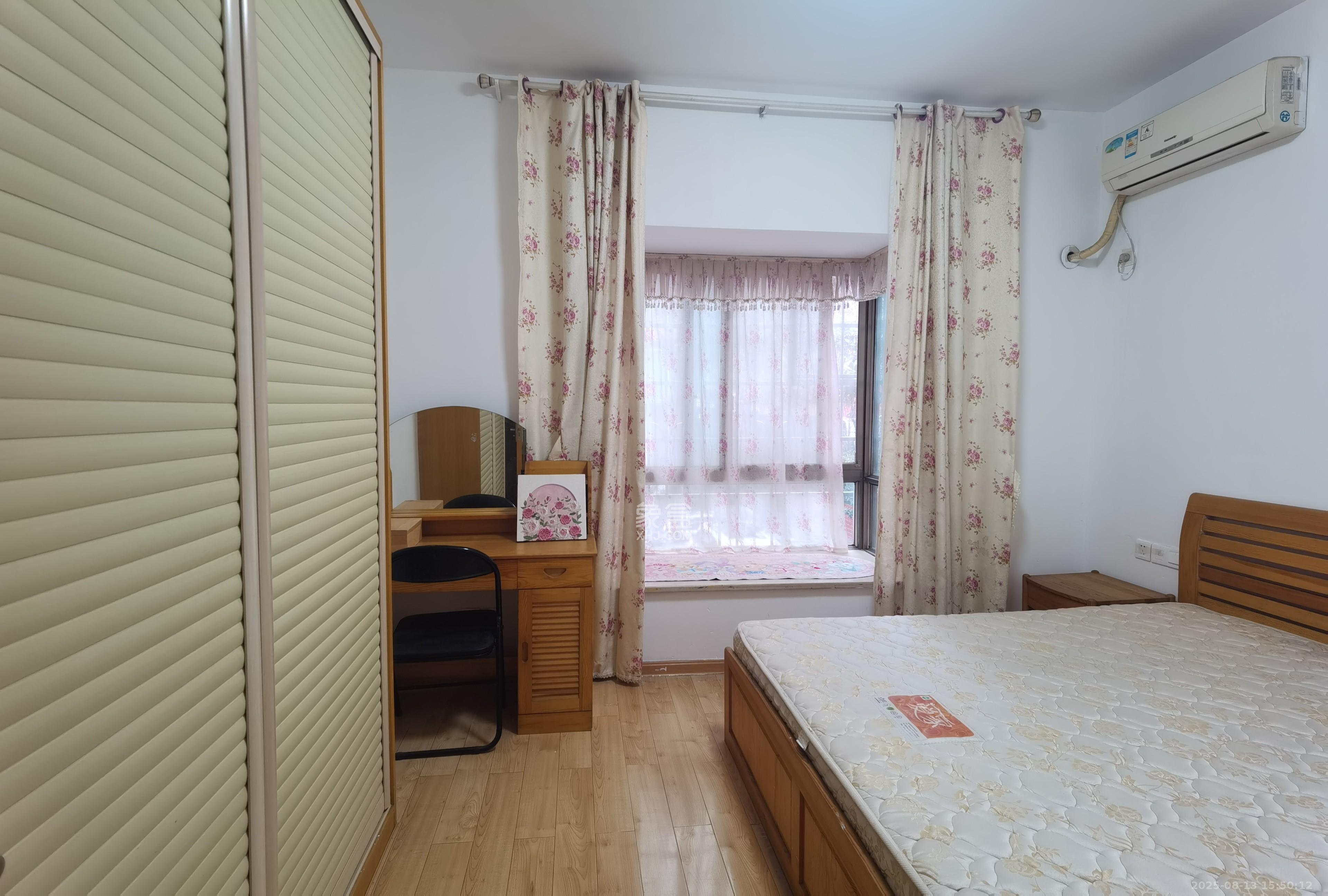 卧龙居国际村  2室2厅1卫   1500.00元/月室内图