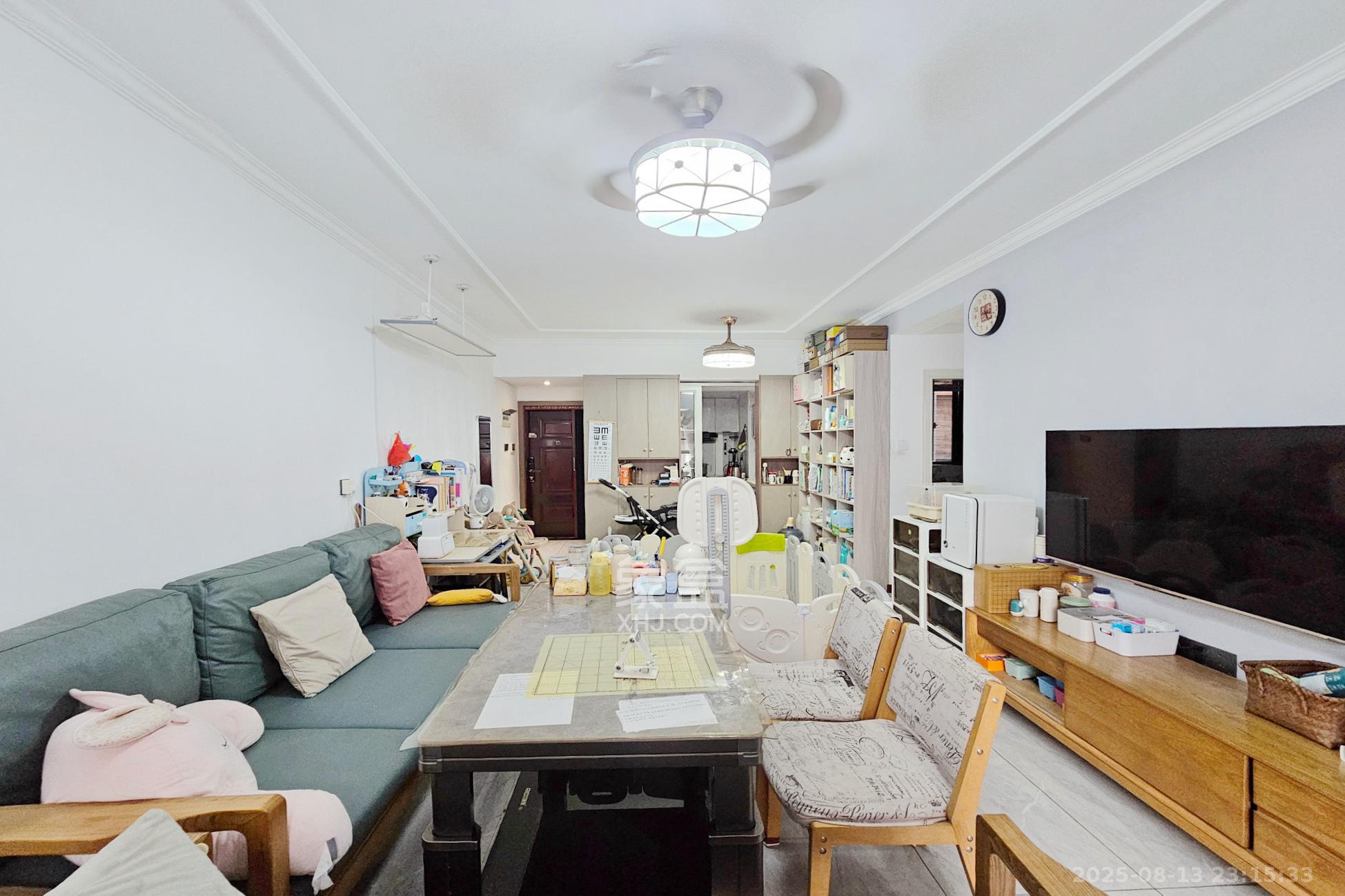 武广美誉  3室2厅1卫    110.0万客厅