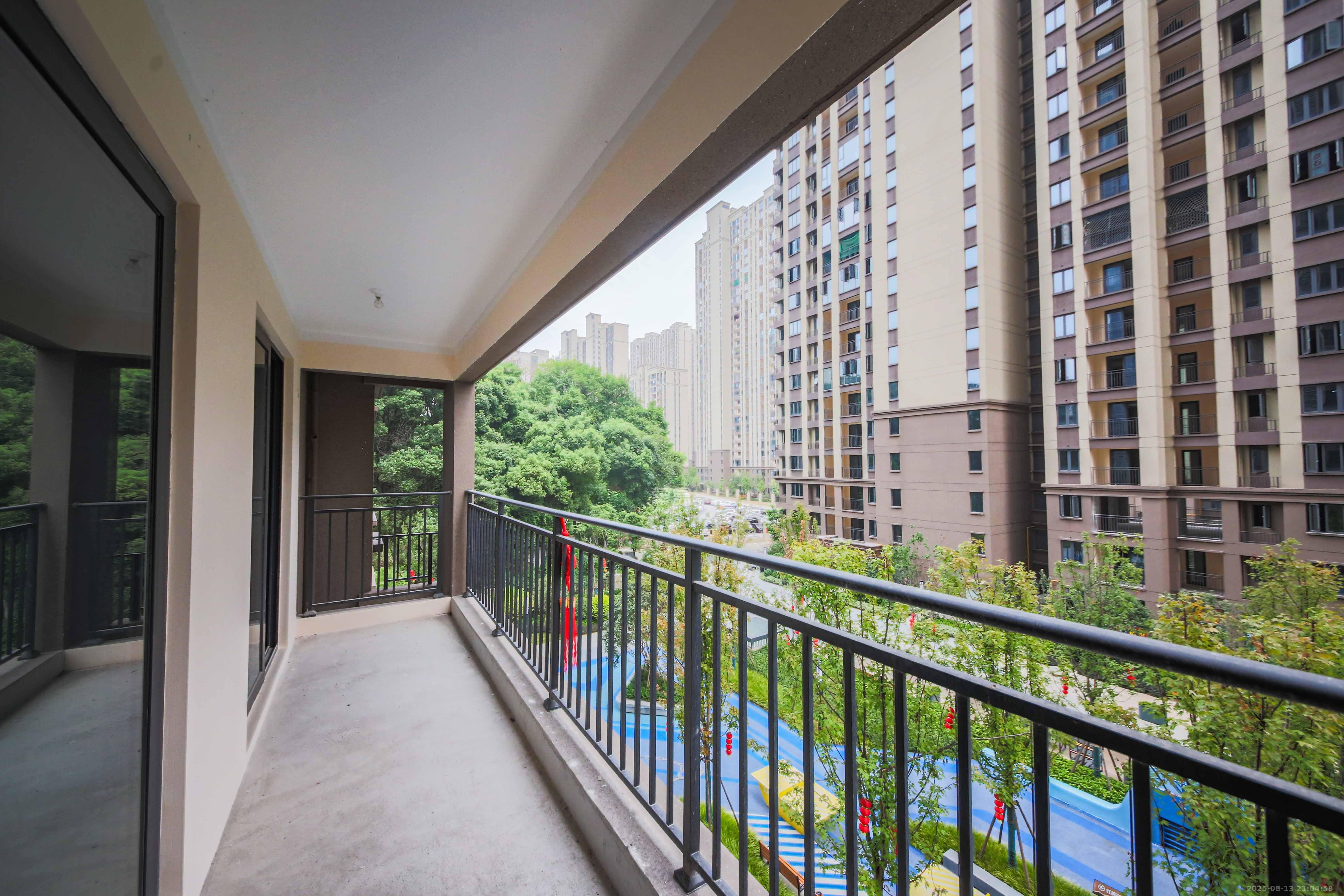 中建钰和城  4室2厅1卫    168.0万阳台