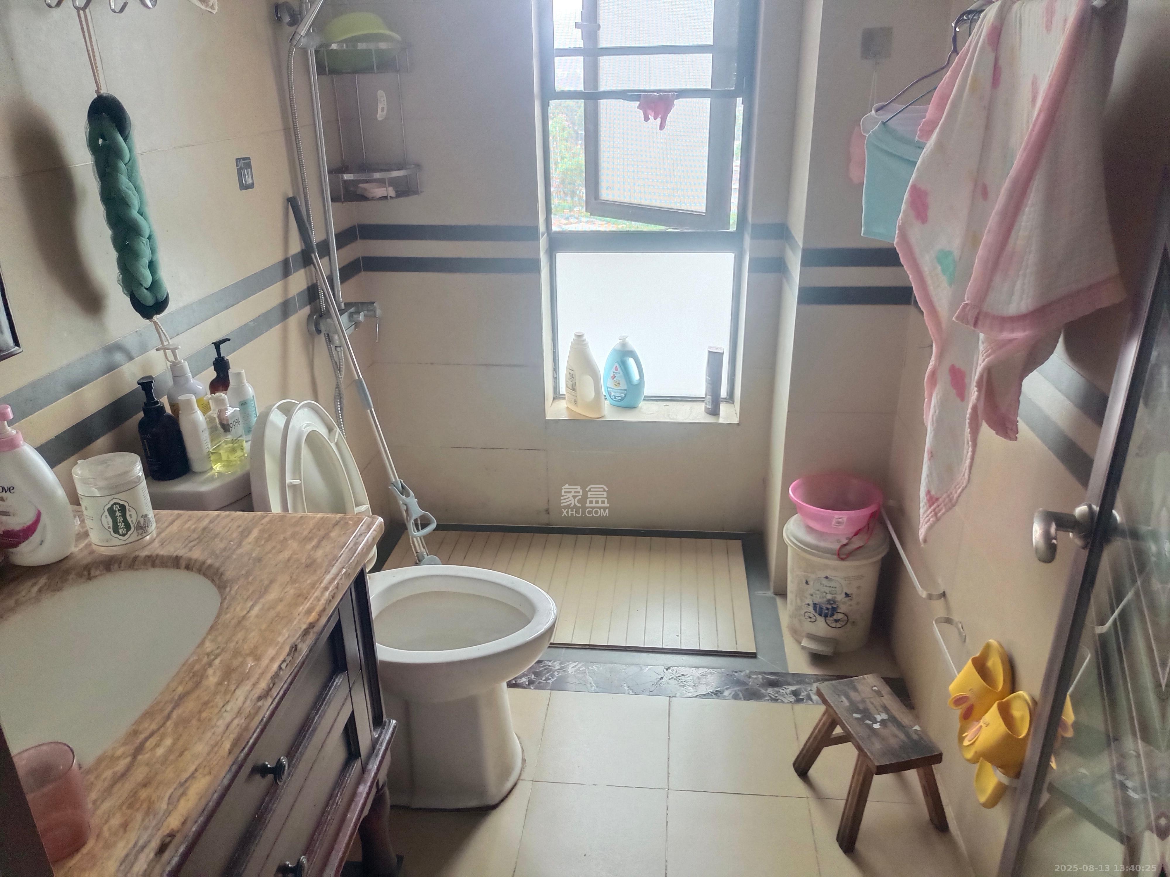 达美D6区 4室2厅2卫 4300.0元/月 达美D6区 4室2厅2卫 4300.0元/月室内图