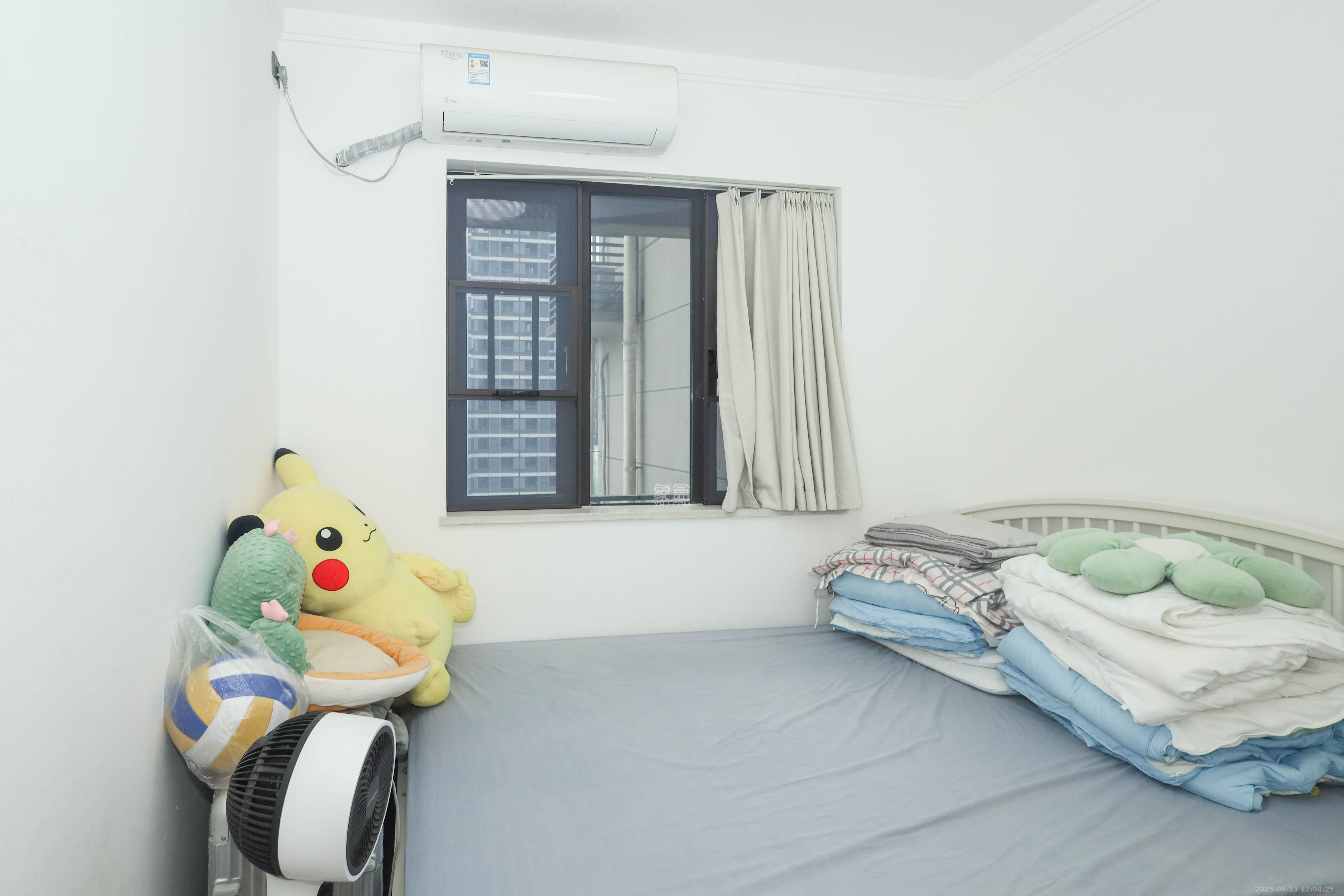 招商华发依云曦城  4室2厅2卫   145.00万卧室