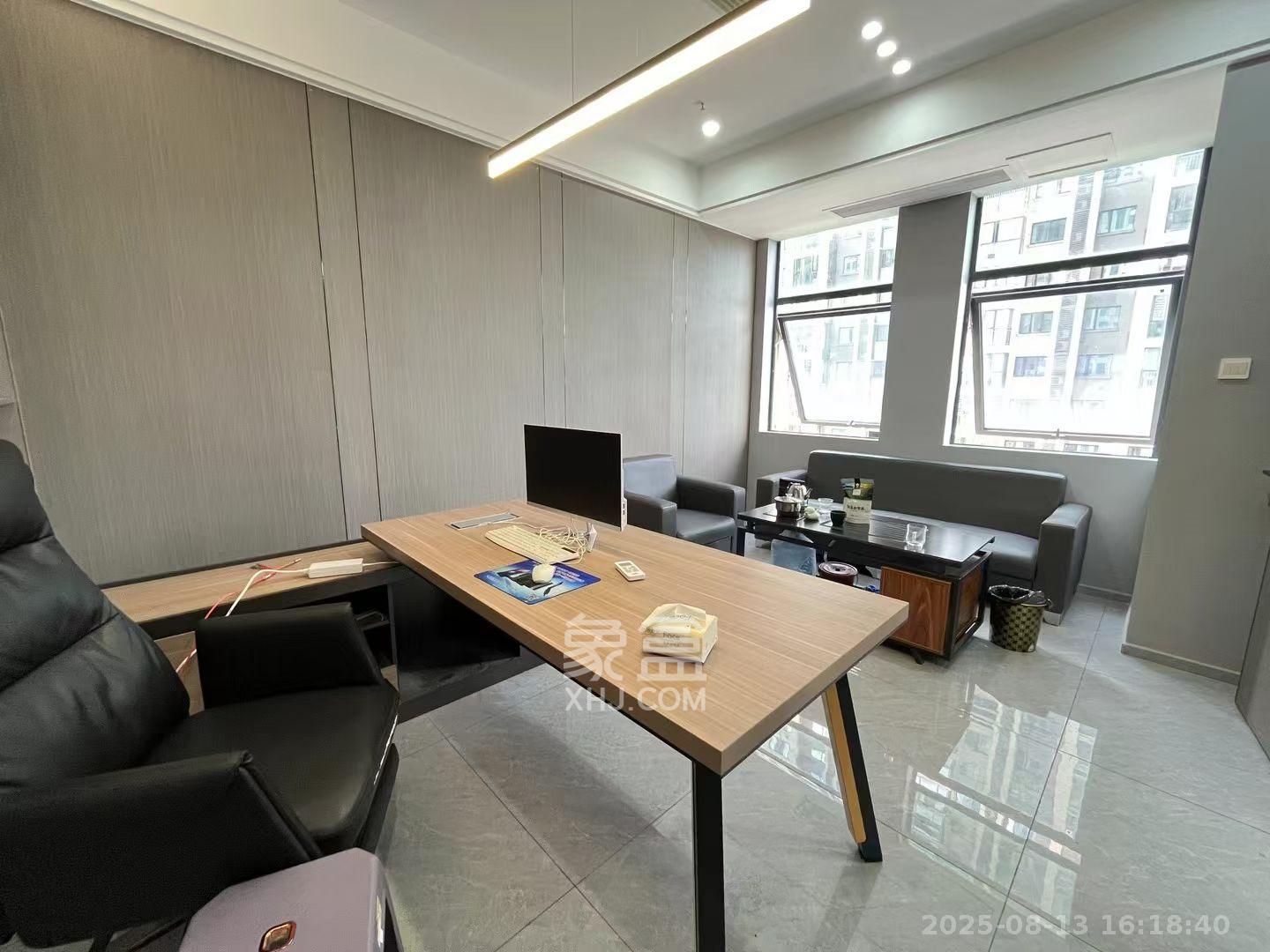 华润置地广场二期  1室1厅1卫    4800.0元/月 华润置地广场二期  1室1厅1卫    4800.0元/月室内图