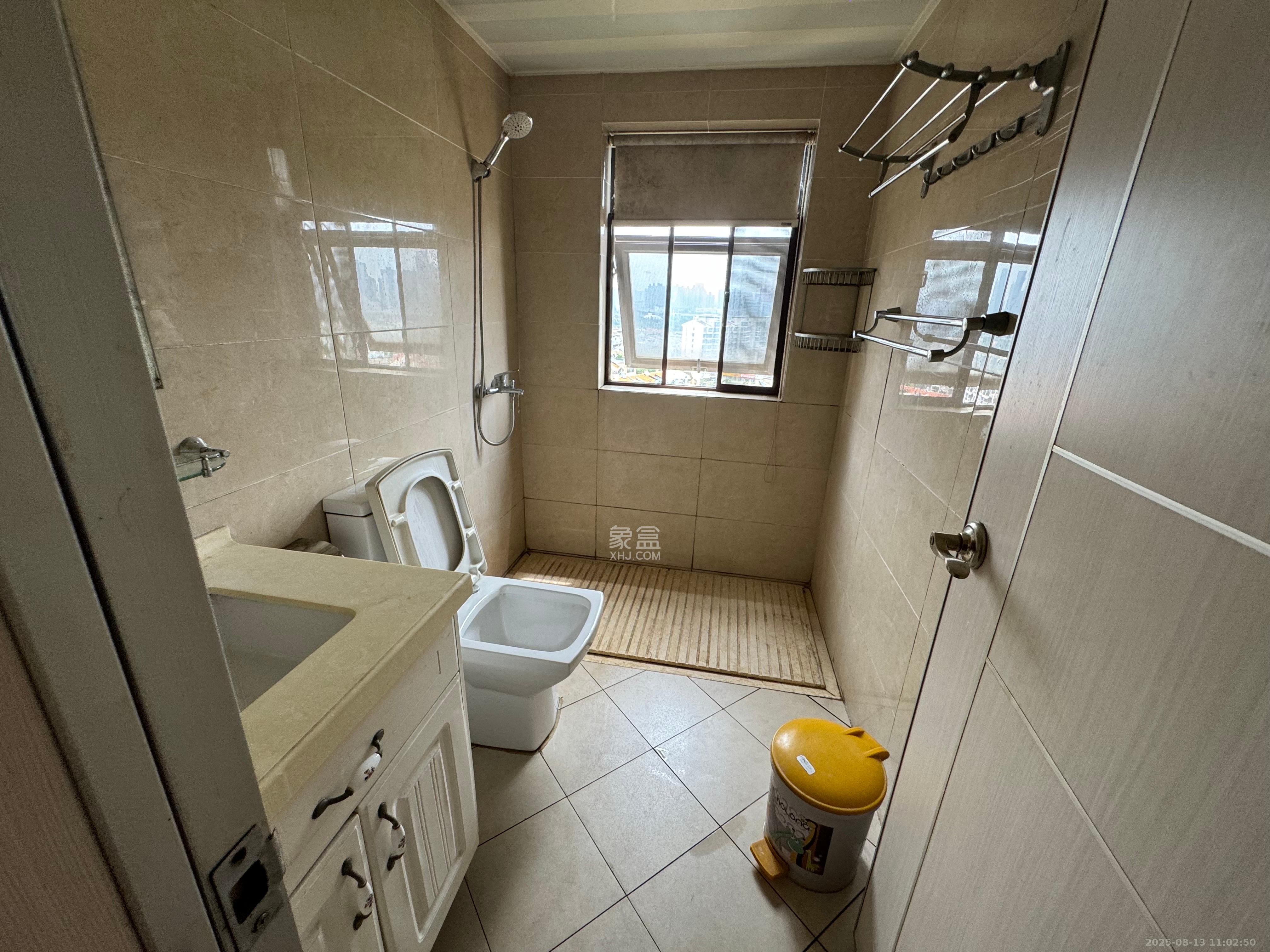 上东辛顿公寓 4室2厅1卫 3200.0元/月 上东辛顿公寓 4室2厅1卫 3200.0元/月室内图