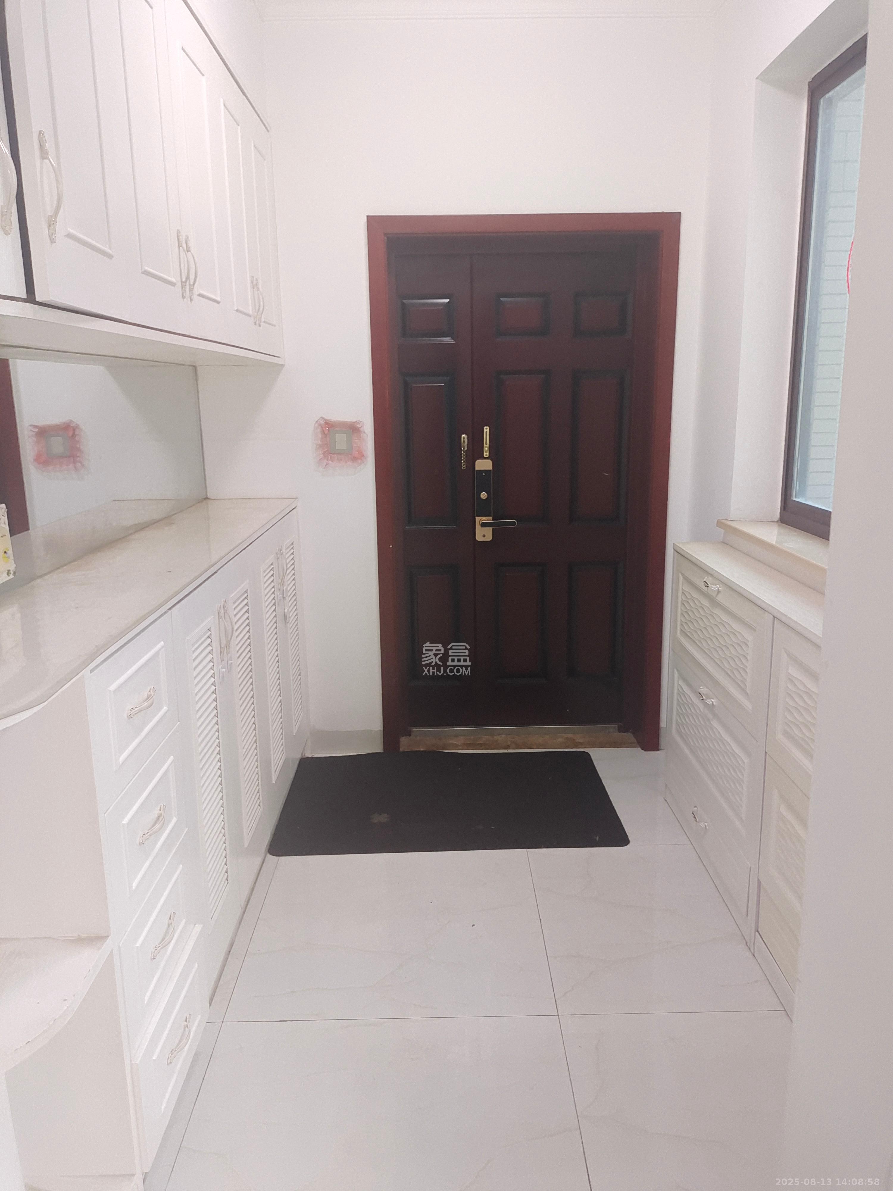 滨江一号(丰泰花园) 3室2厅2卫 2900.0元/月 滨江一号(丰泰花园) 3室2厅2卫 2900.0元/月室内图