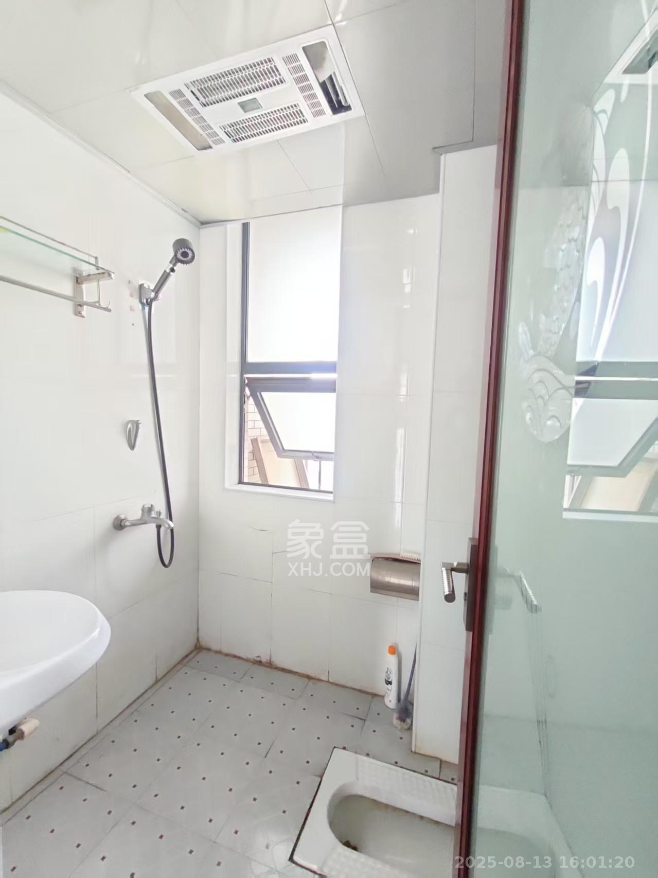 世纪桃花苑  1室2厅2卫    1800.0元/月 世纪桃花苑  1室2厅2卫    1800.0元/月室内图