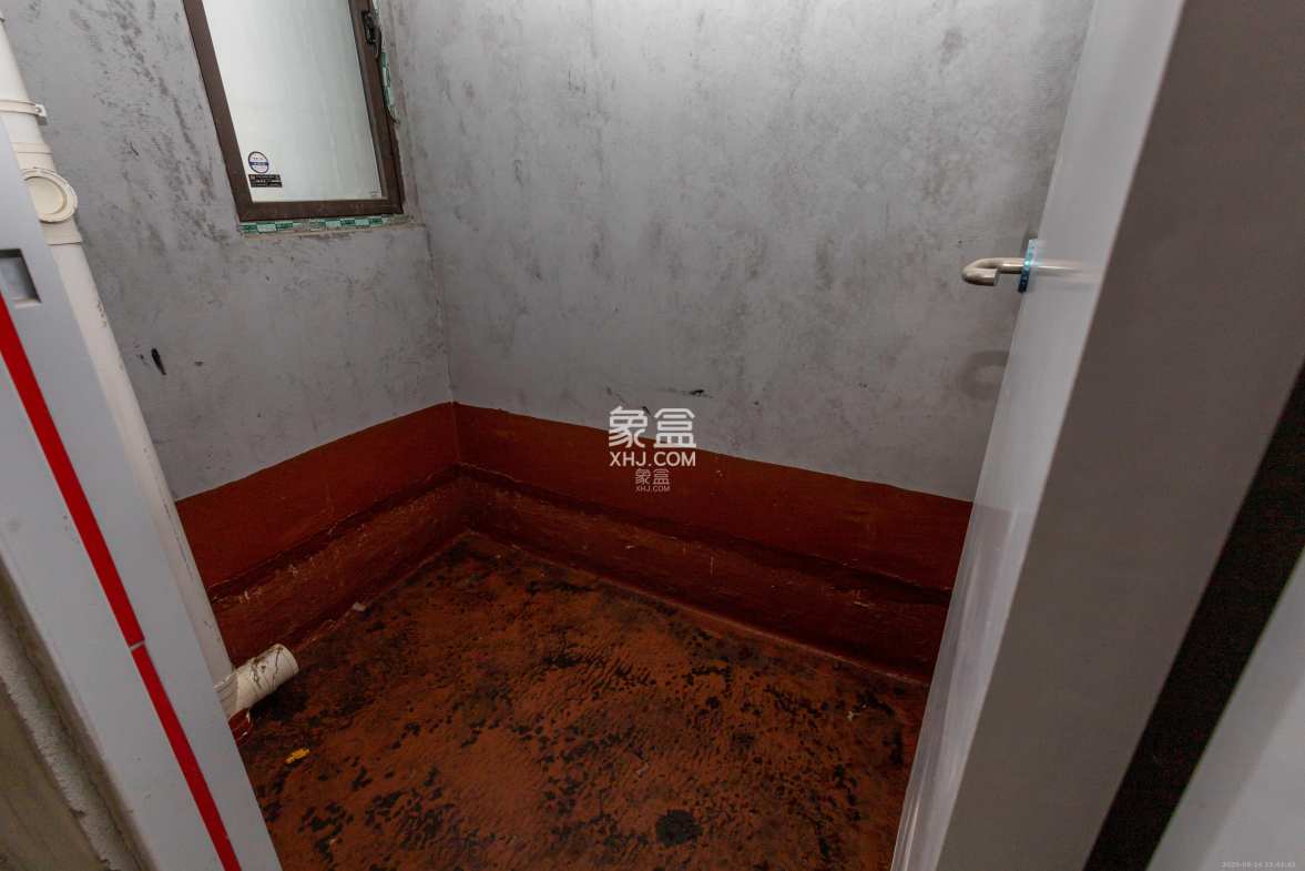 湘域芯城二期  3室2厅2卫    90.0万 湘域芯城二期  3室2厅2卫    90.0万卫生间