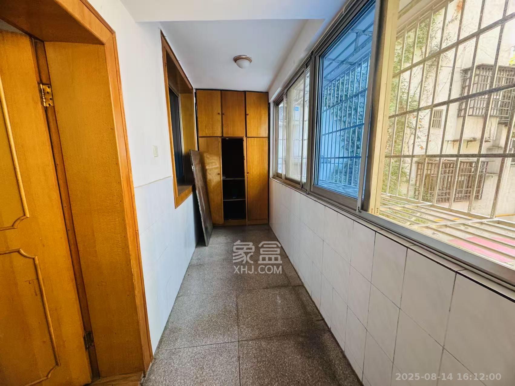 长郡花园  3室1厅1卫    2700.0元/月 长郡花园  3室1厅1卫    2700.0元/月室内图