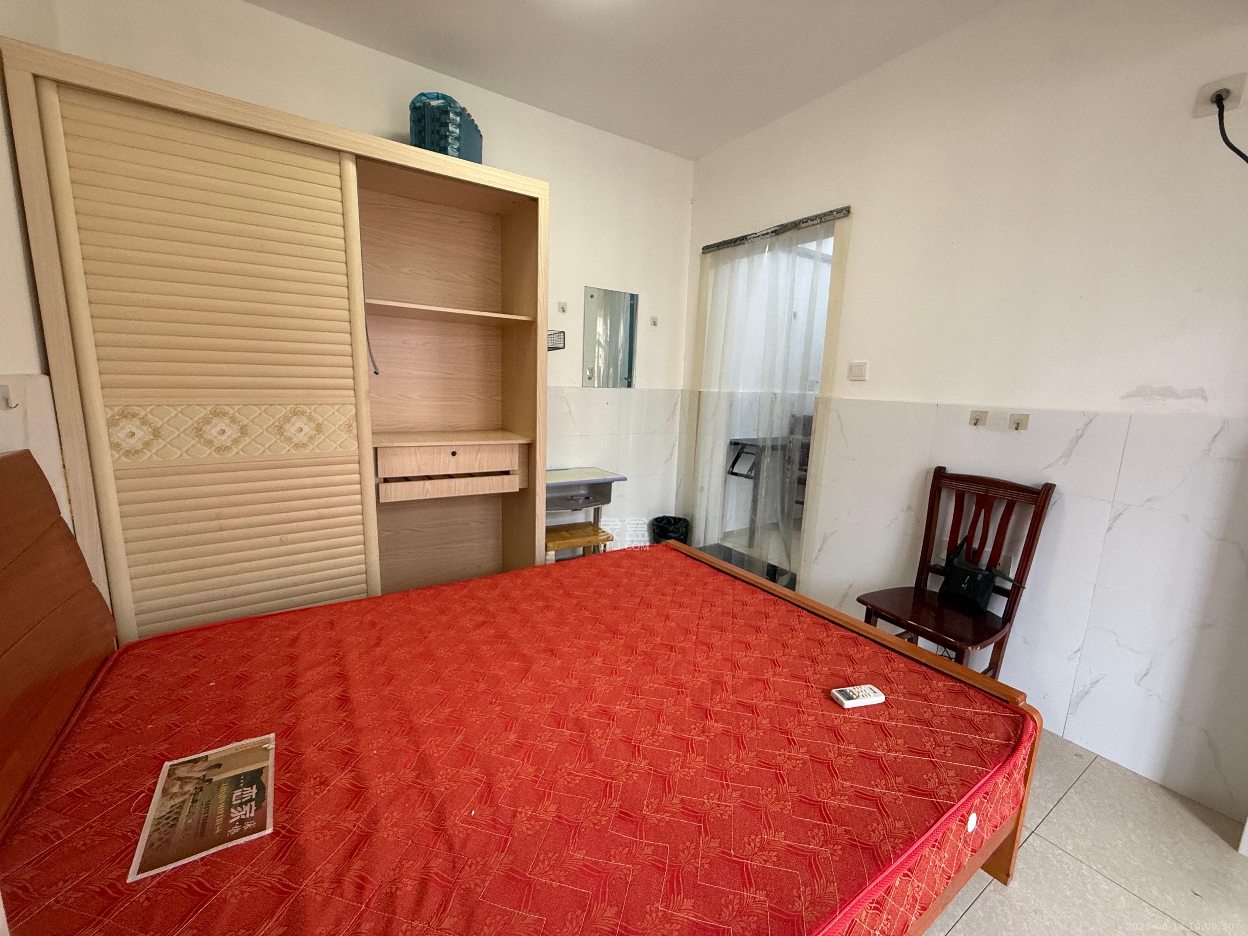 和润园一、二期 1室1厅1卫 900.0元/月 和润园一、二期 1室1厅1卫 900.0元/月室内图