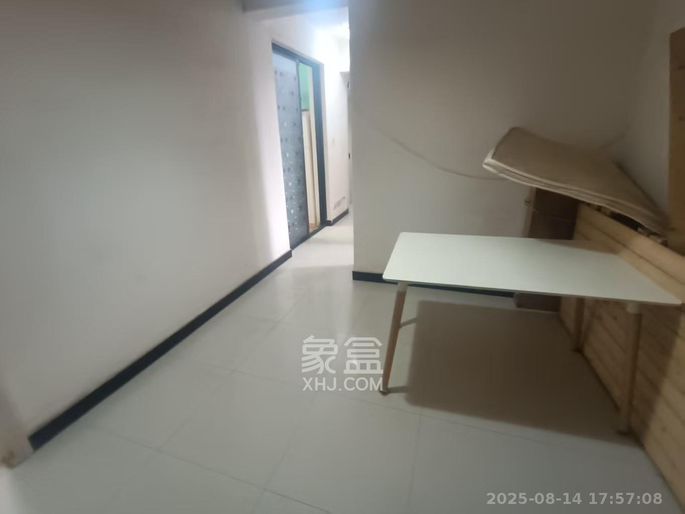 尊邸华庭 4室1厅1卫 1800.0元/月 尊邸华庭 4室1厅1卫 1800.0元/月室内图