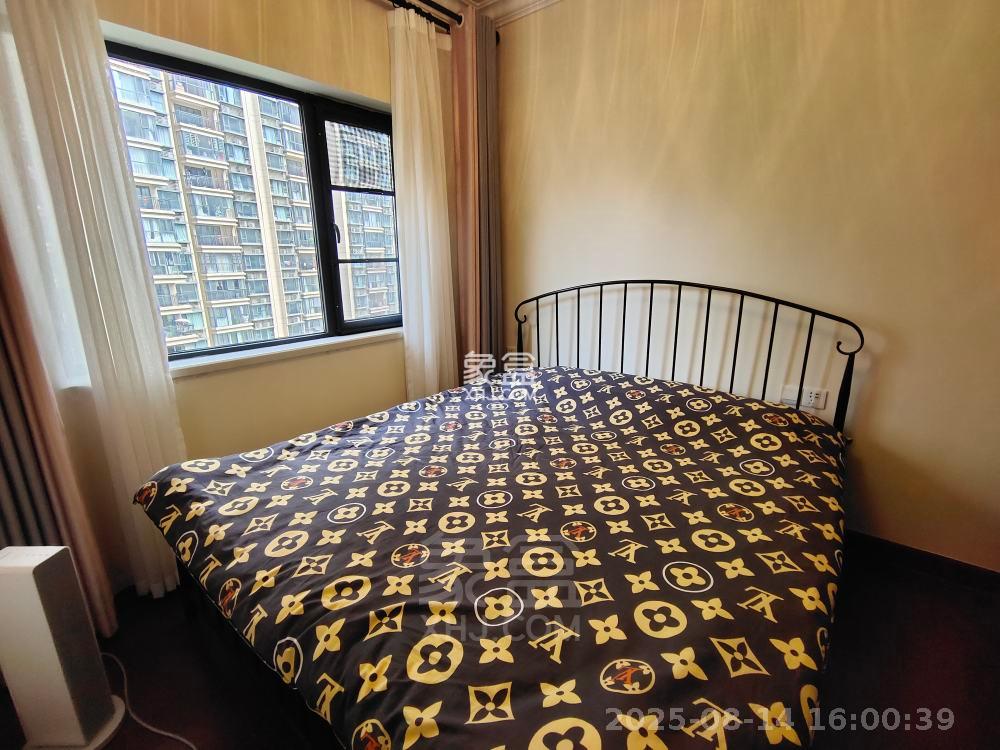 恒大华府 3室2厅2卫 3000.0元/月 恒大华府 3室2厅2卫 3000.0元/月室内图