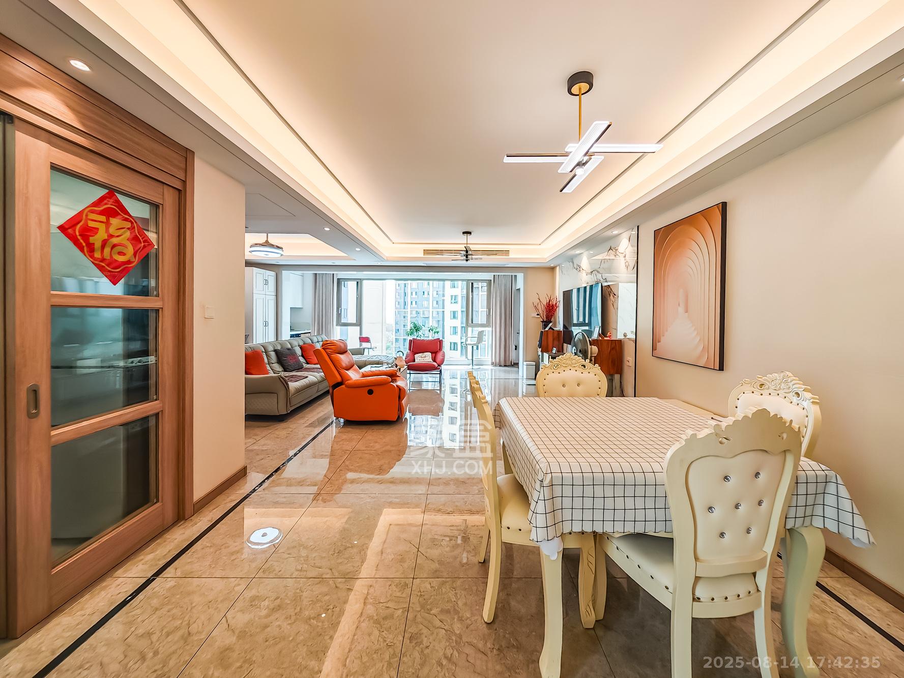 金地兰亭樾  3室2厅2卫    170.0万 金地兰亭樾  3室2厅2卫    170.0万客厅