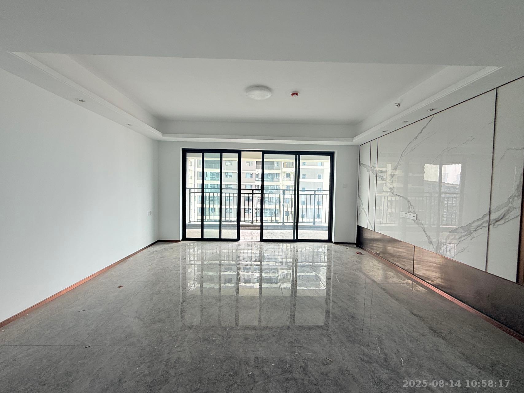 滨江府1913 4室2厅3卫 8000.0元/月 滨江府1913 4室2厅3卫 8000.0元/月室内图