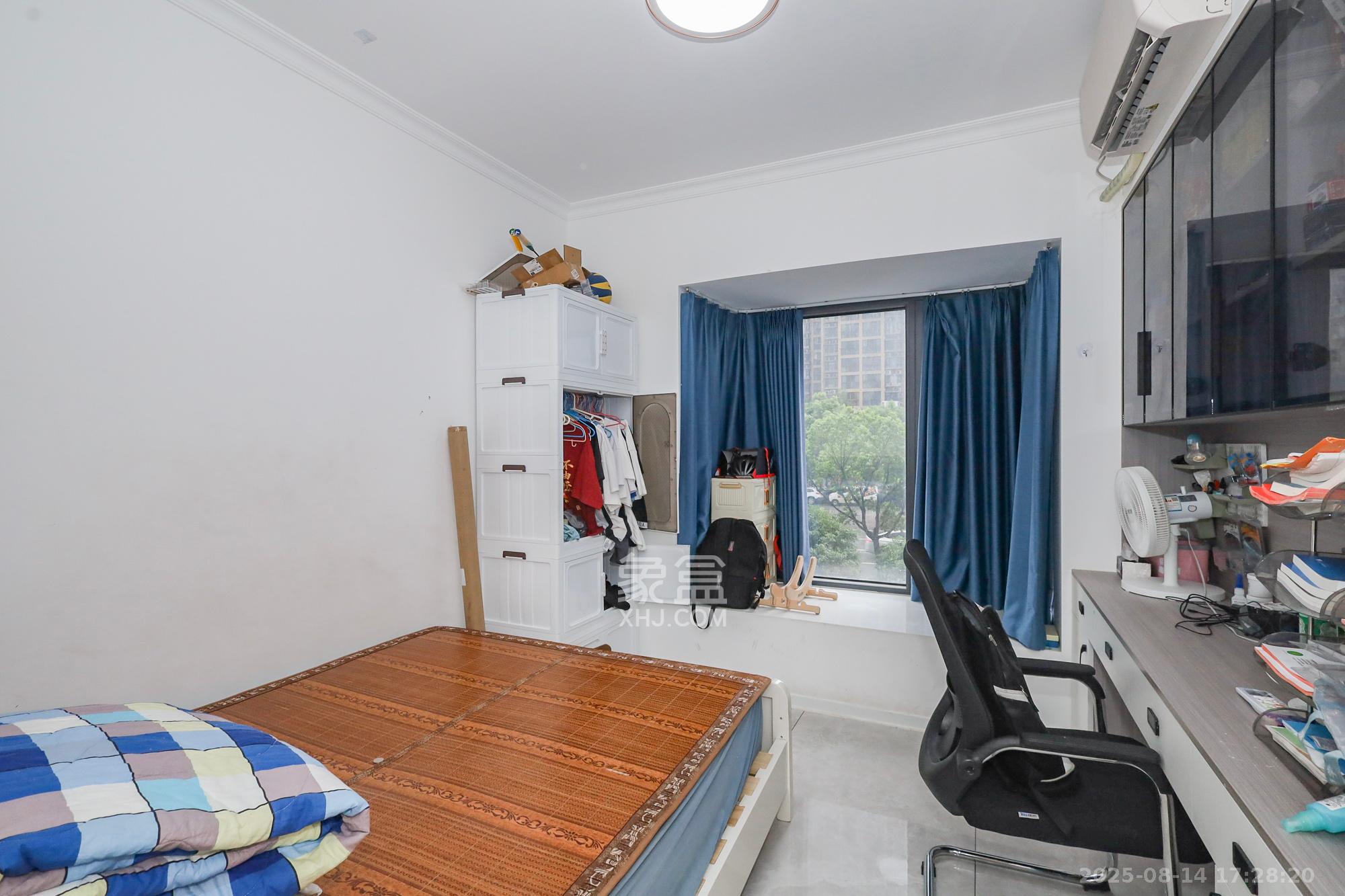 钰龙天下一期  3室2厅2卫    338.0万 钰龙天下一期  3室2厅2卫    338.0万卧室