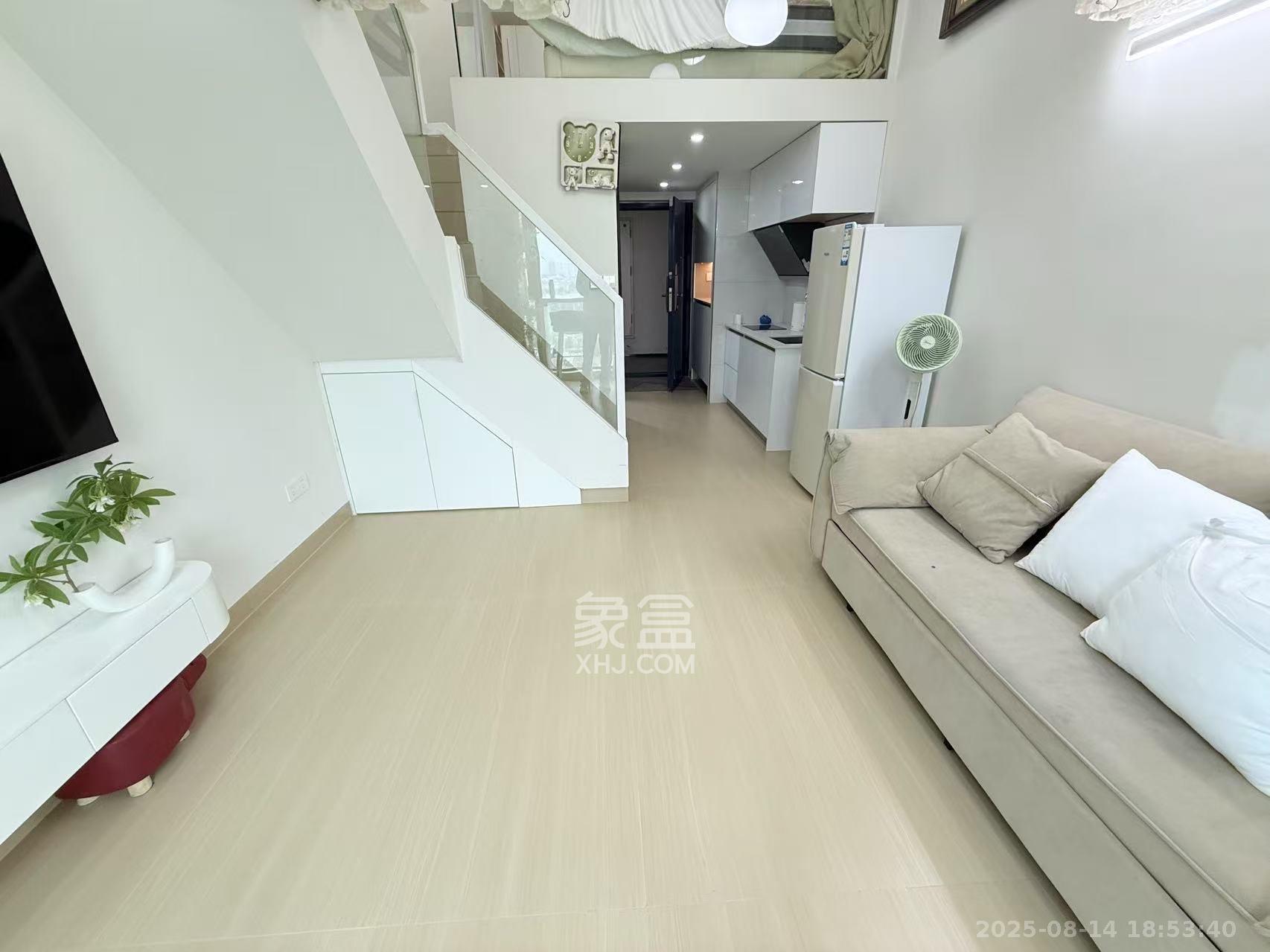 绿地V岛  1室0厅0卫   2200.00元/月室内图