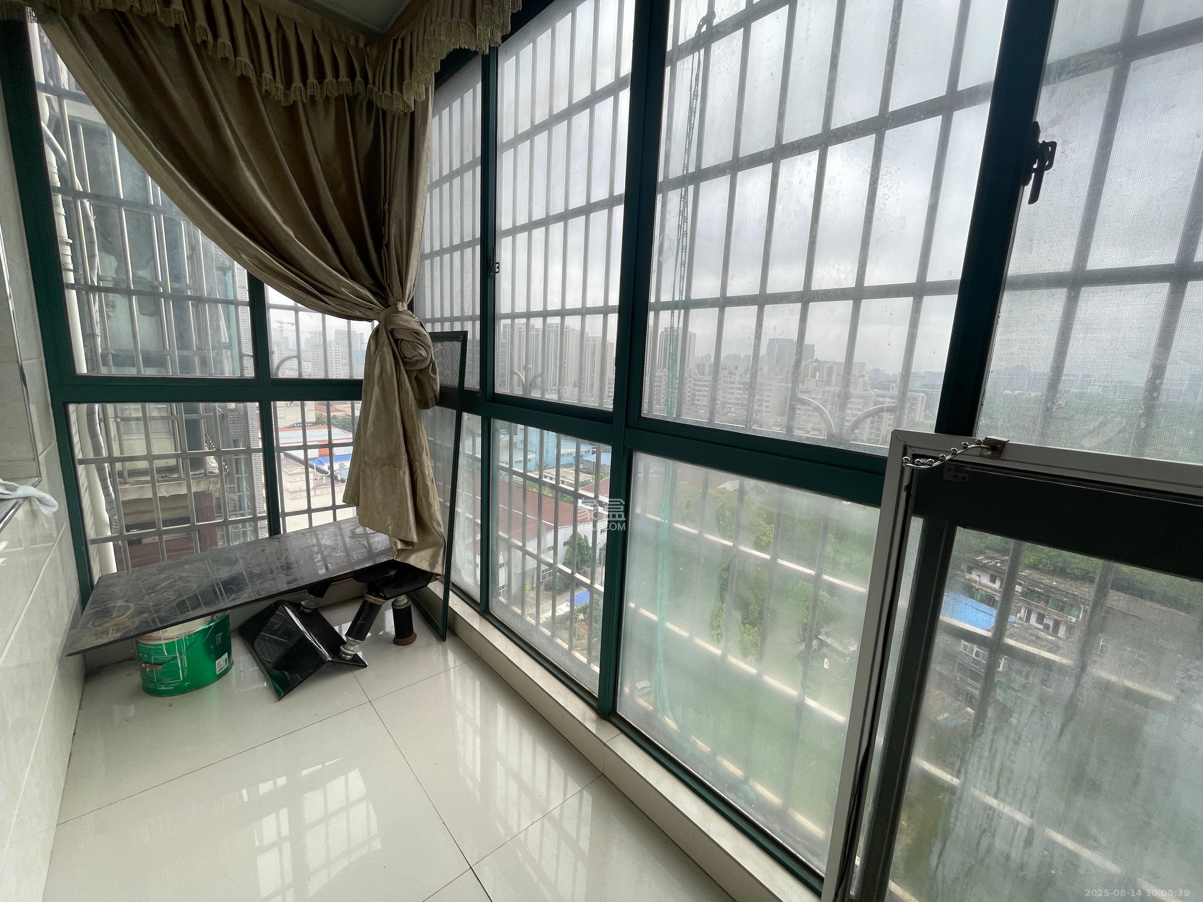 麓景裕园  3室2厅2卫    2600.0元/月室内图