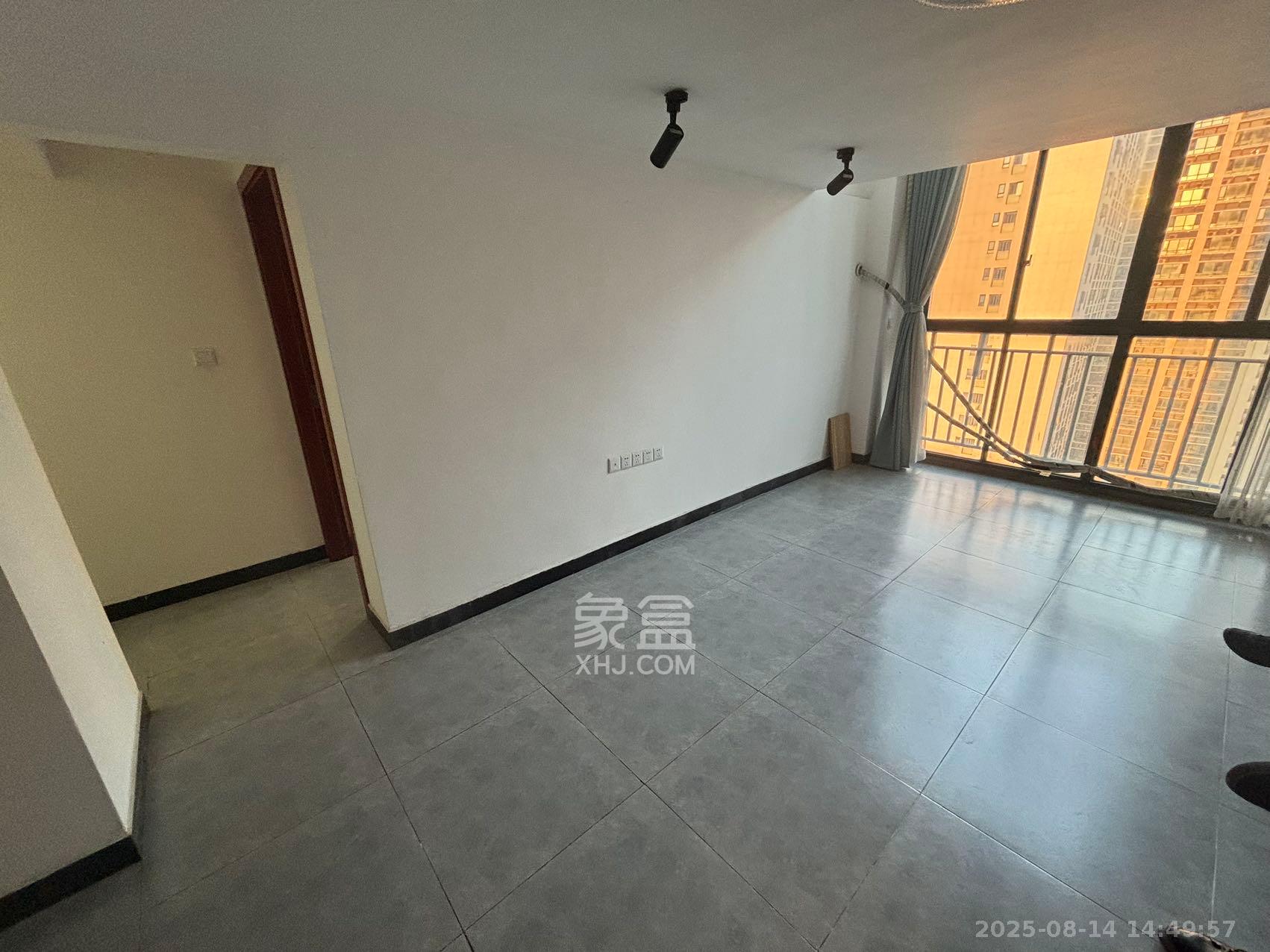 洋湖时代  3室2厅2卫   2200.00元/月
