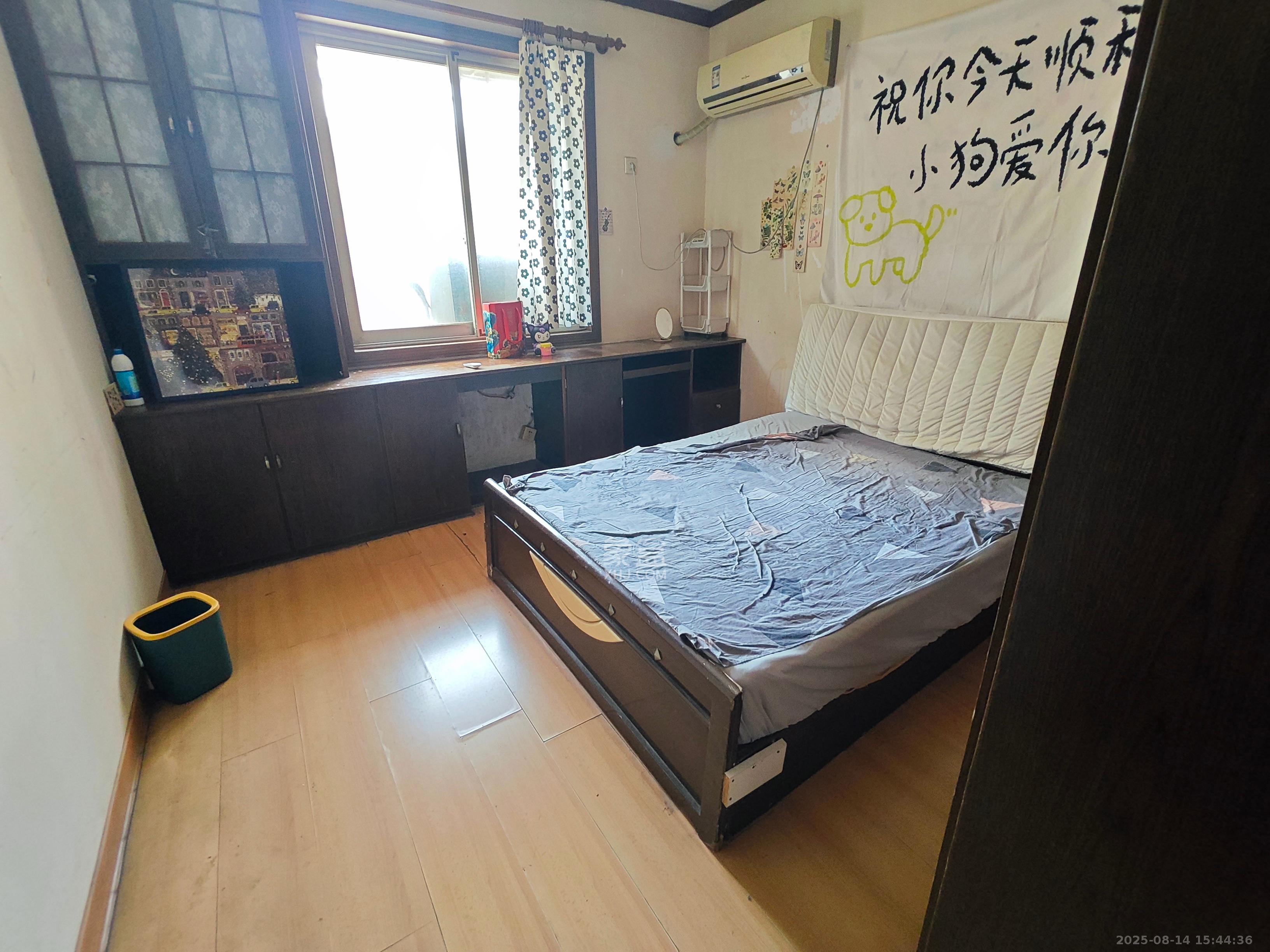 裕园  3室1厅1卫   2400.00元/月室内图