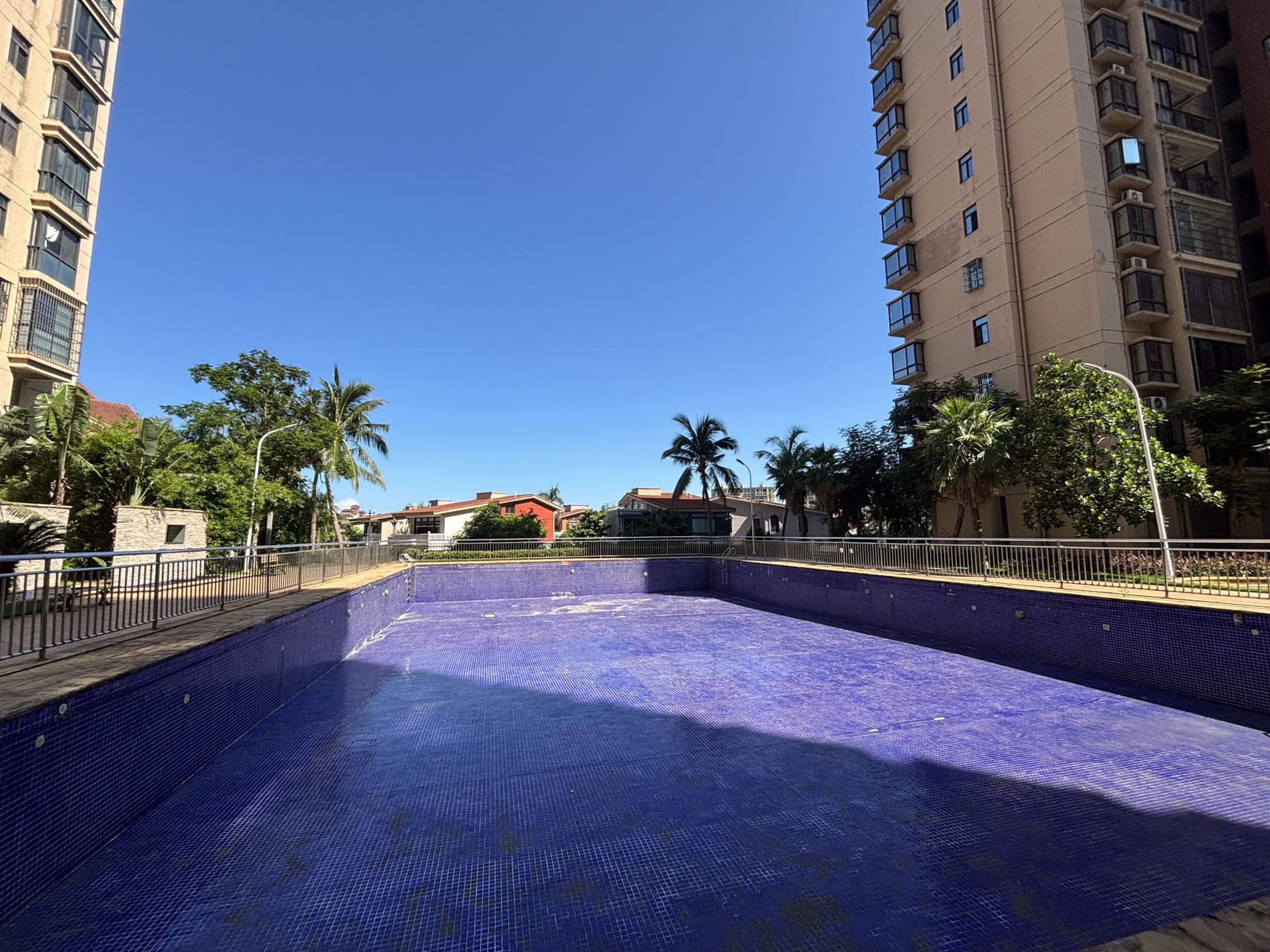 西海瑞园 3室2厅2卫 2200.0元/月 西海瑞园 3室2厅2卫 2200.0元/月小区图